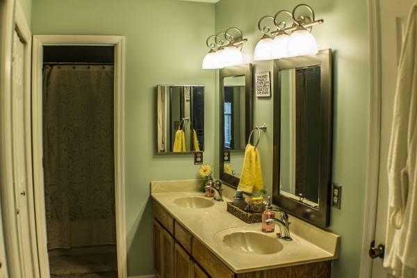 WOODLAND PARK ESTATES - Residential Lease