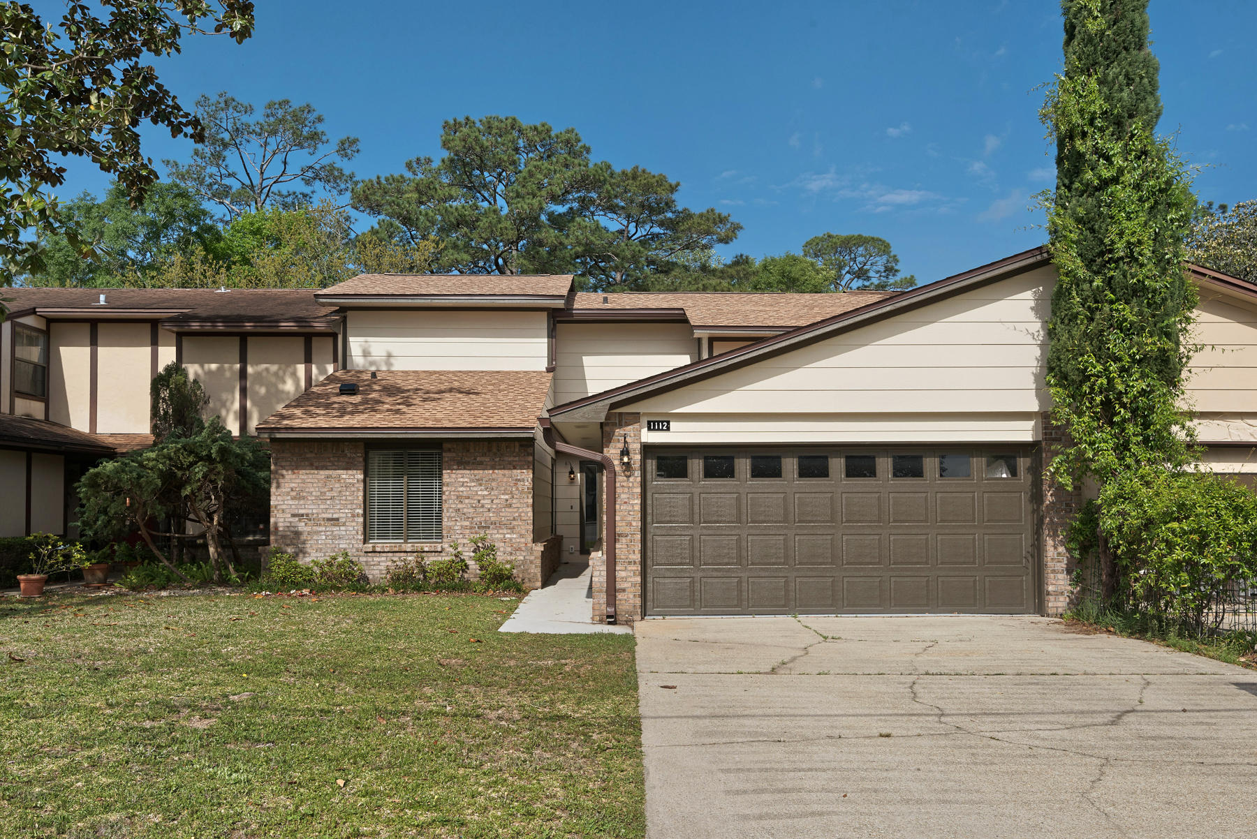 Gorgeous renovated townhome in the heart of Niceville has it all, including waterviews. Spacious floor plan with 2 bedrooms upstairs, office and additional bedroom downstairs. Beautifully remodeled featuring new in 2016: roof, inside and out HVAC, laminate, tile and carpet; baseboards; stainless appliances; plumbing fixtures; lighting; cabinets, granite countertops in kitchen and baths, kitchen pantry, Master bath has large custom walk-in shower. Master bedroom has new balcony. Office/media room is just off the dining room and main living area...all with water views. Main living room has wood burning fireplace and wet bar.
