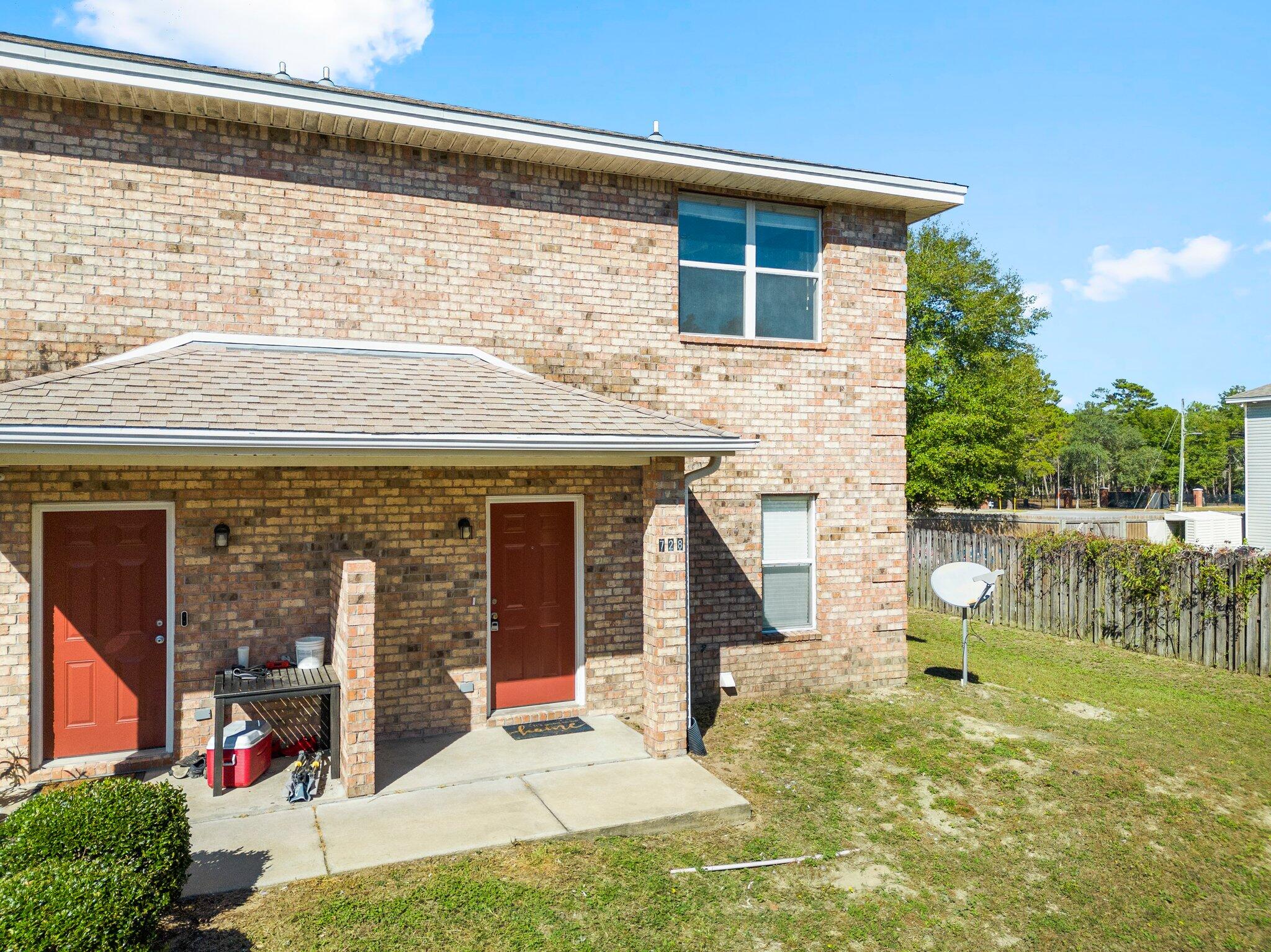 Charming townhouse located in desirable Niceville, FL. This cozy unit features 2 bedrooms and 1.5 bathrooms, providing ample space for comfortable living. Situated as an end unit, this townhouse offers added privacy and tranquility. Step inside and be greeted by beautiful tile floors that not only enhance the aesthetic appeal but also make for easy maintenance. With washer and dryer hookups conveniently available, laundry day becomes a breeze. Whether you're a first-time homeowner or looking to downsize, this townhouse is the perfect fit. Don't miss out on the opportunity to call this lovely property your own. Contact us today to schedule a viewing and experience the charm of this delightful townhouse in Niceville, FL.