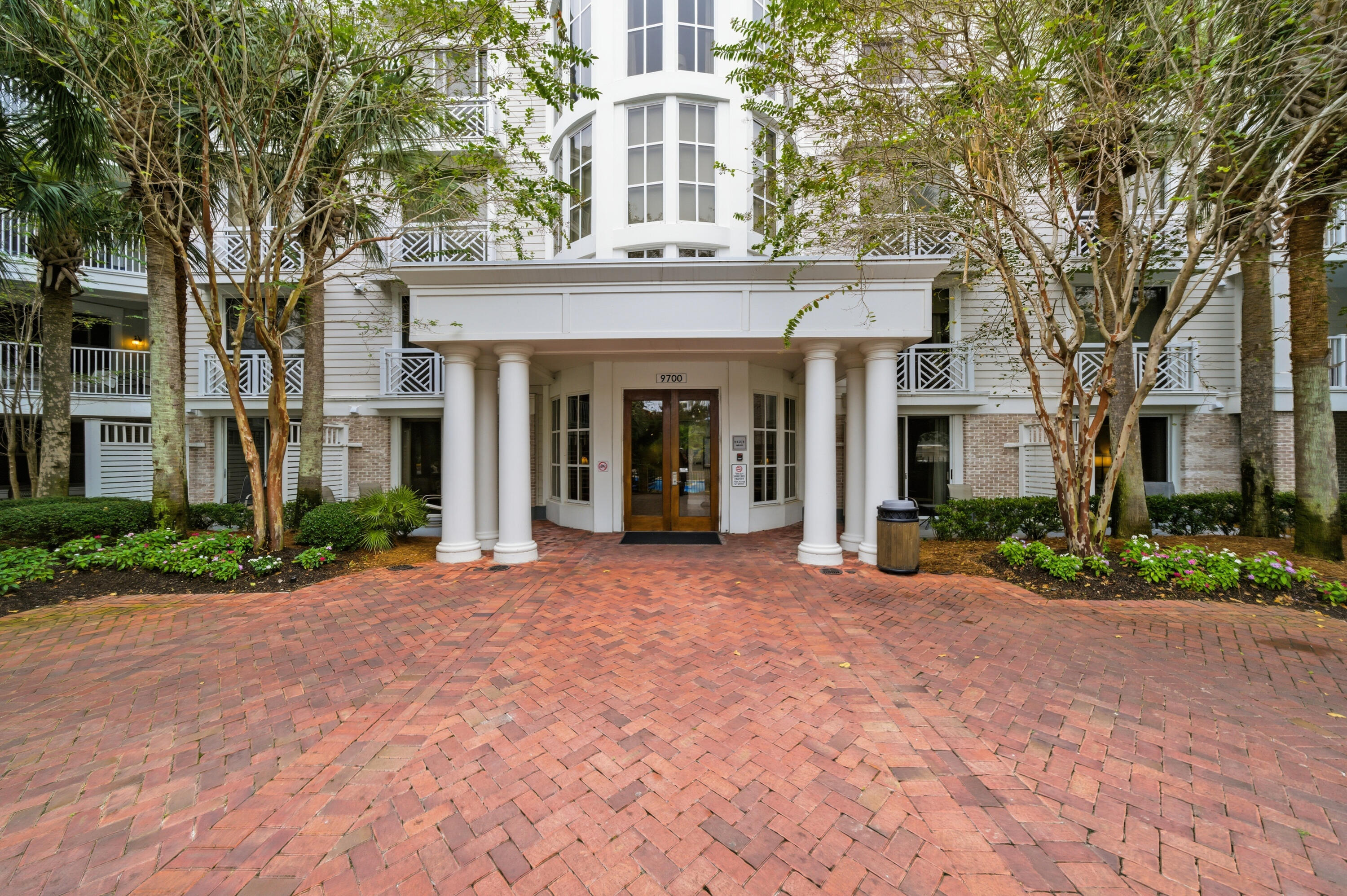 BAHIA CONDO - Residential