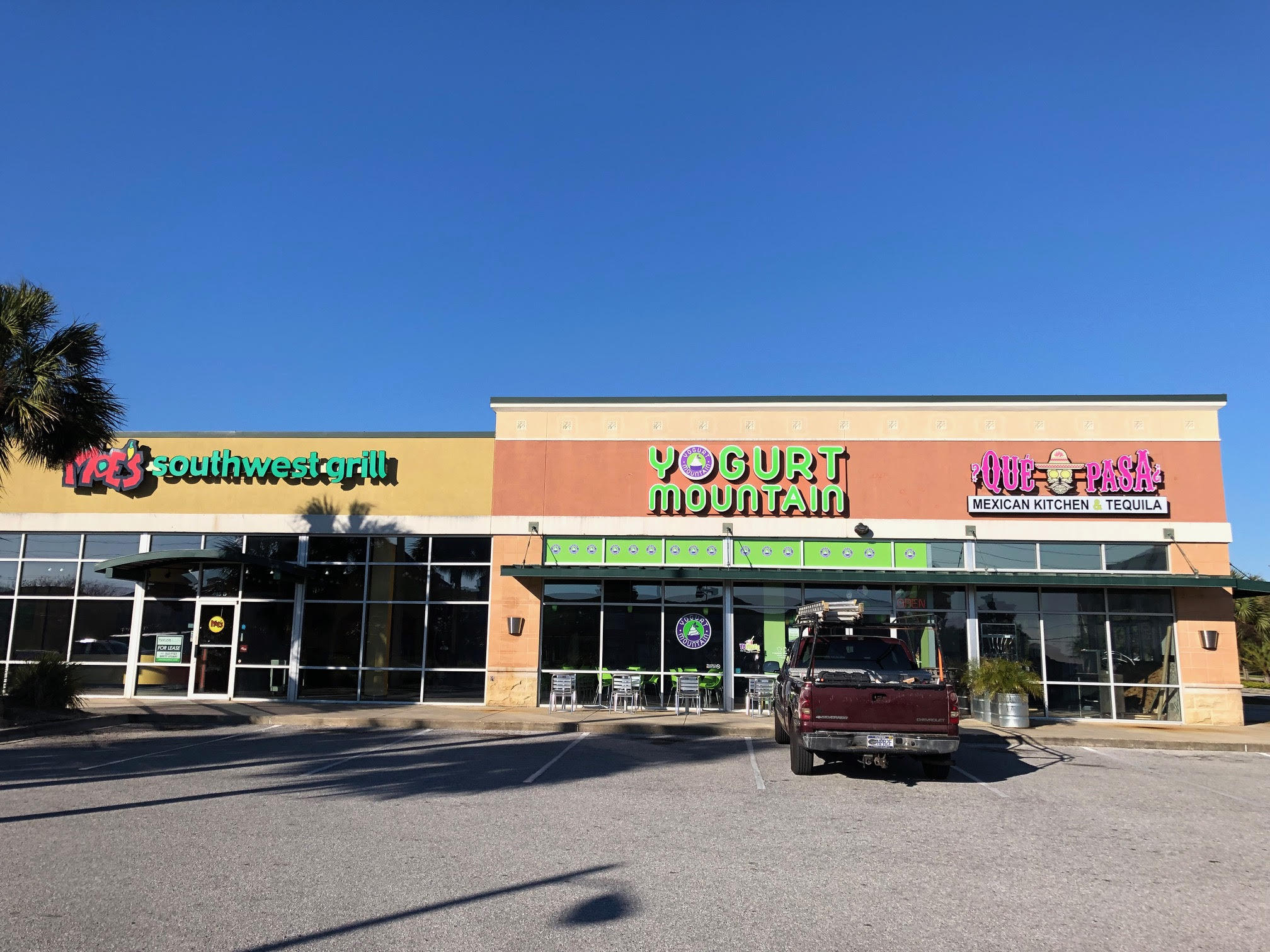 2400 Square Feet existing restaurant space sitting directly on Highway 98 located in West Destin. This location is surrounded by tremendous synergy including Winn Dixie, Target and other restaurants & retailers. The space has an open floor plan with Hood system, walk-in cooler and restrooms. The area receives over 4 million annual
visitors. Lease rate is $24/SF, Triple Net ($5/SF) + 6.5% sales tax = $6,177 per month.