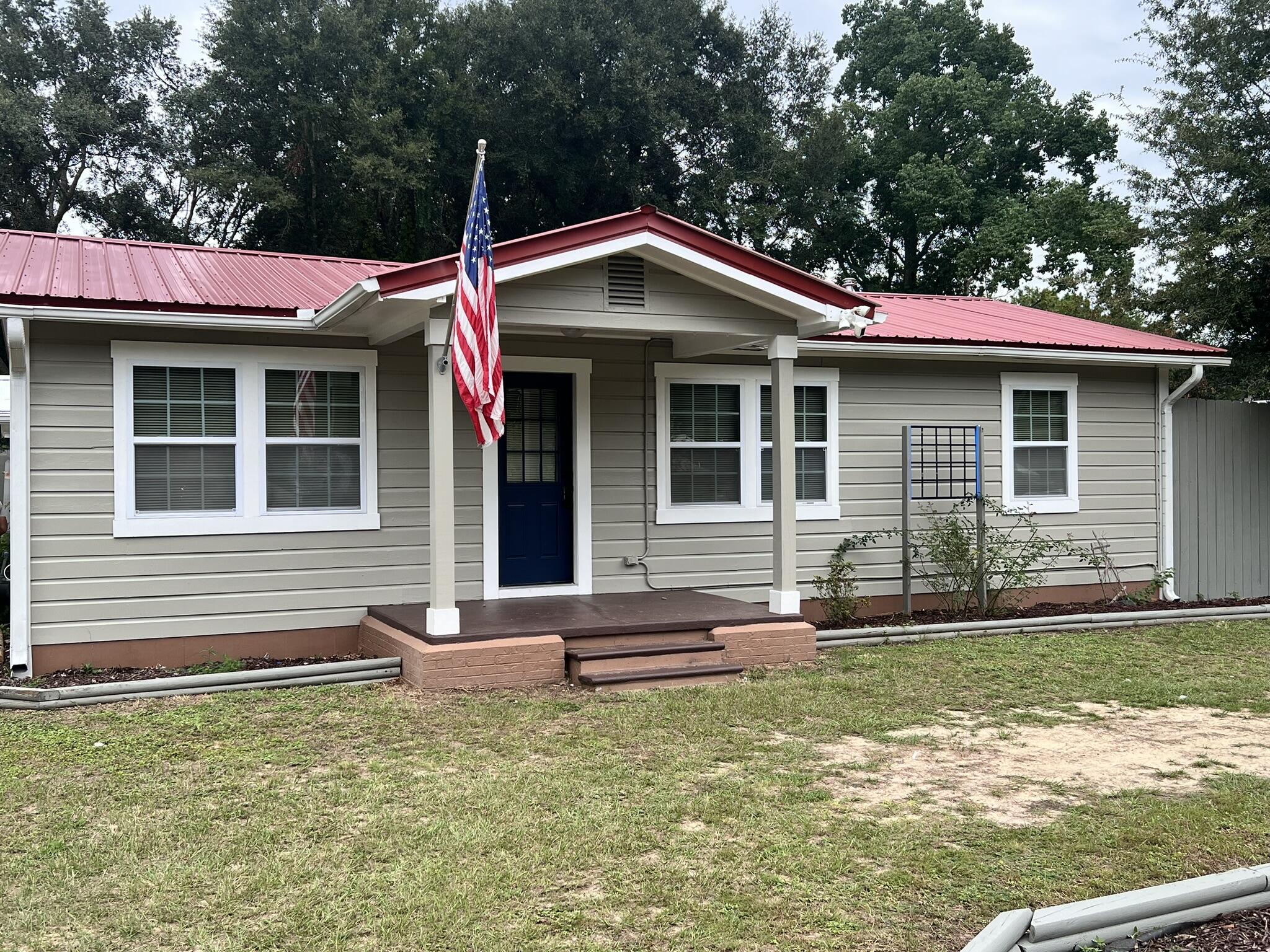 This cute home is ready for immediate occupancy. Remodeled in 2024, it features a new kitchen and appliances, new flooring (no carpet) neutral paint colors, and an inside laundry area. There is a fenced yard and a new deck for enjoying the nice weather. A pet will be allowed with owner approval.
The home beside it is also for rent if you have family members who need to live nearby.