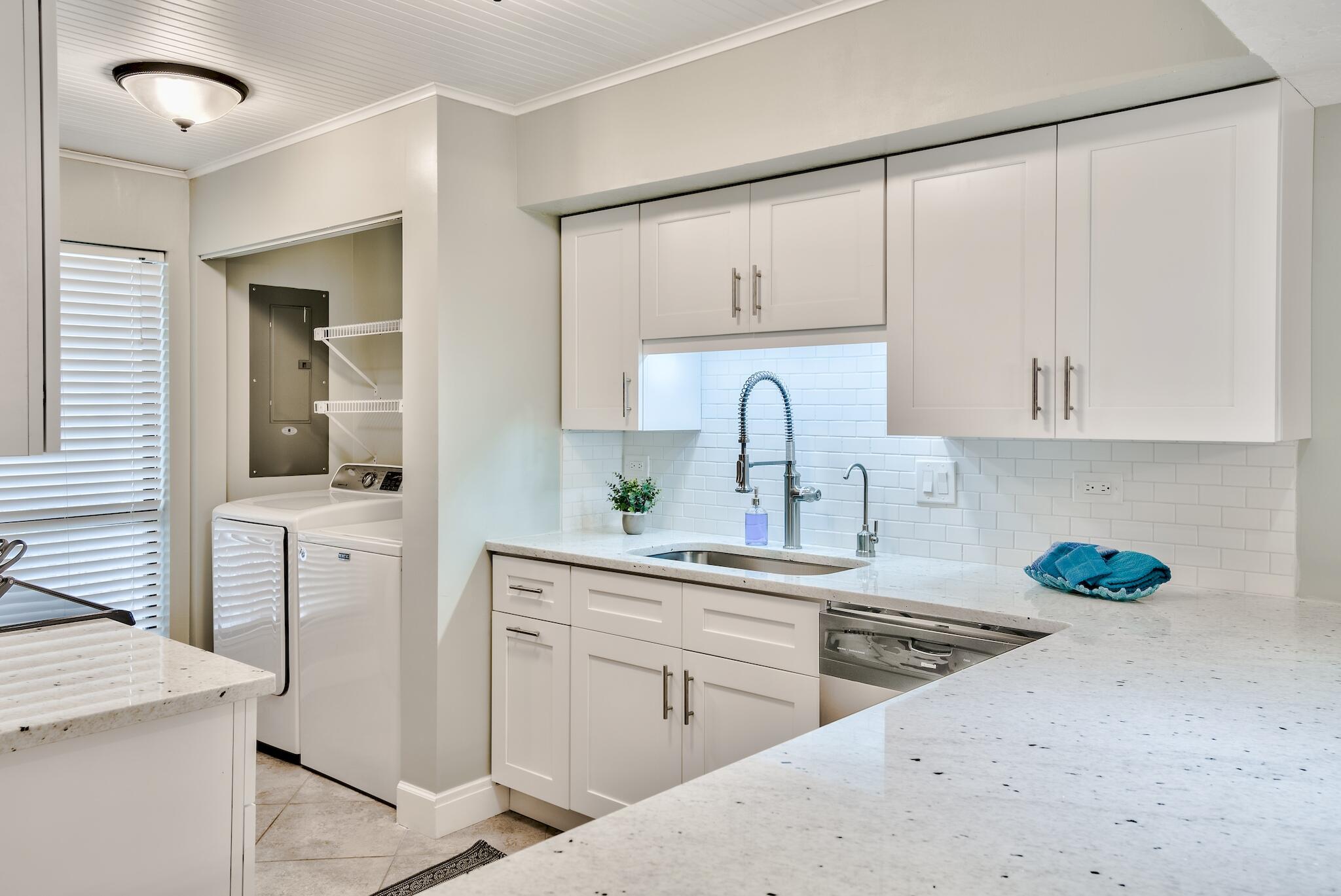 MAINSAIL CONDO PH 5 - Residential