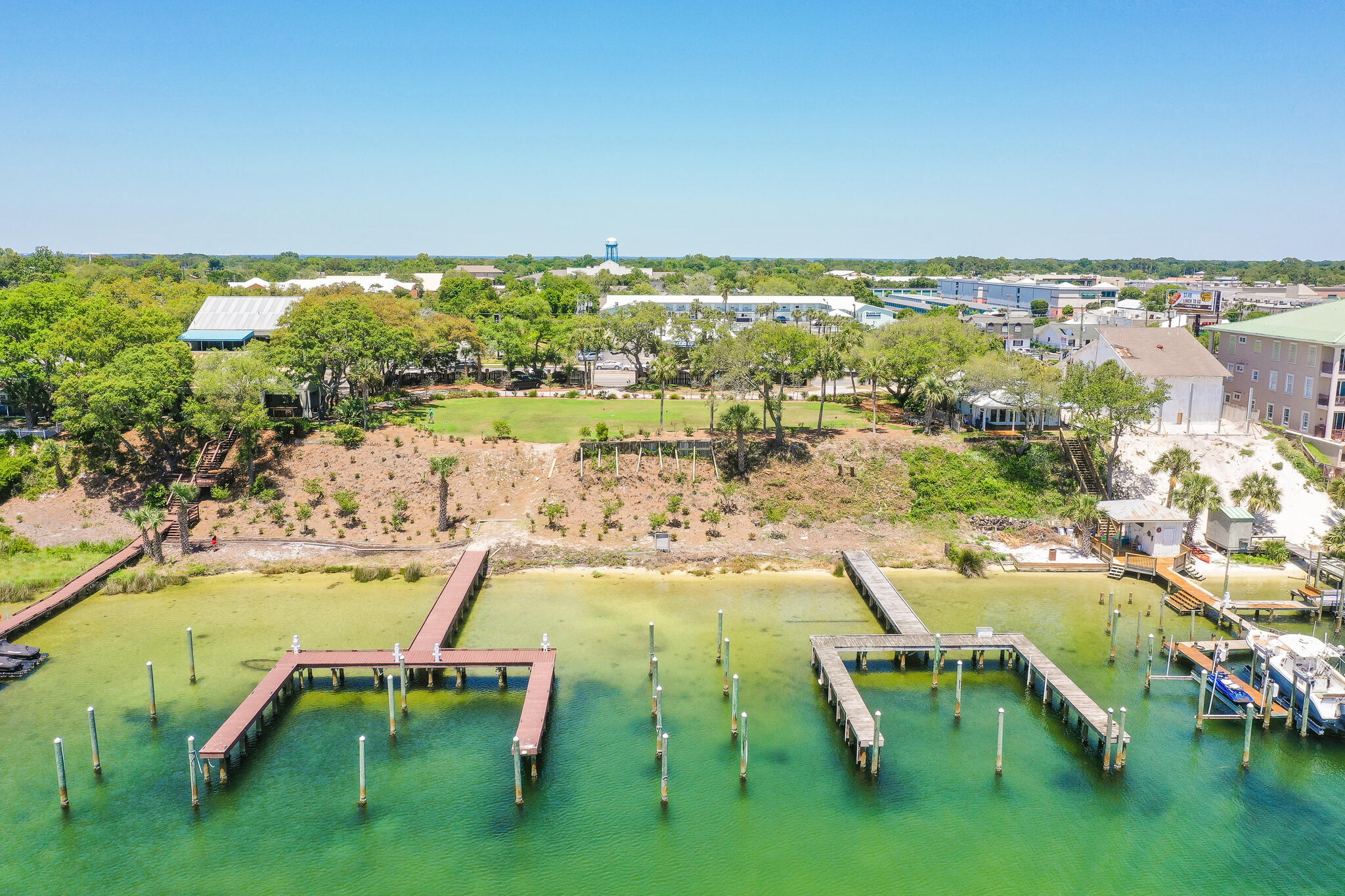 Enclaves On The Harbor - Land