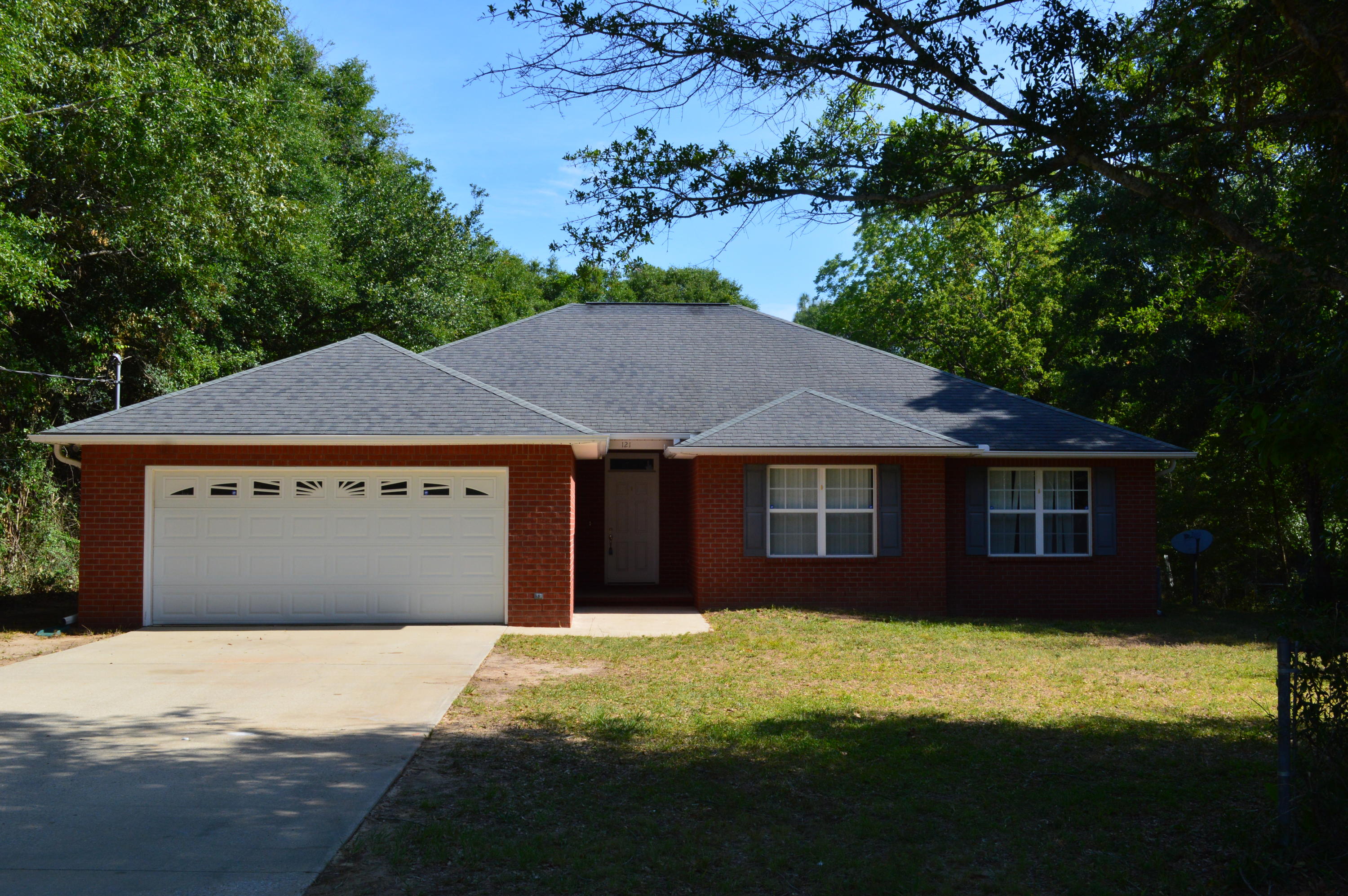 Great one owner home on a large lot - open concept and split bedroom plan. Enter through the foyer and on to the expansive living room which is open to the kitchen and breakfast area. Kitchen features plenty of cabinets and counter top space, smooth top range/oven and stainless appliances. Master bedroom is very large - master bath is spacious and features walk-in closet, garden tub and large walk-in shower. Additional bedrooms are spacious also with carpet throughout and tile in all wet areas. Garage is over-sized and has a nook for work space. Great covered porch overlooking the over-sized lot and back yard. Make an appointment today as this one won't last!