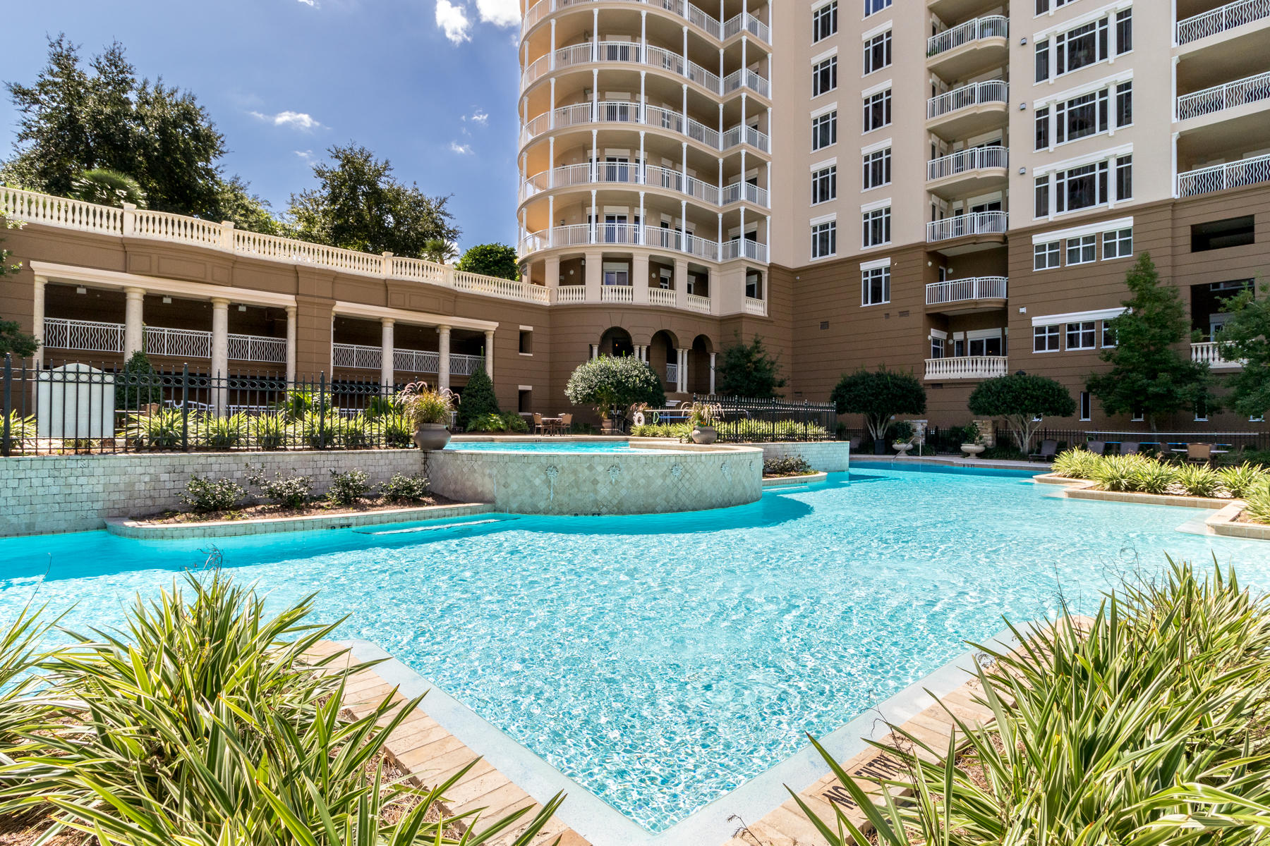 ONE WATER PLACE - Residential