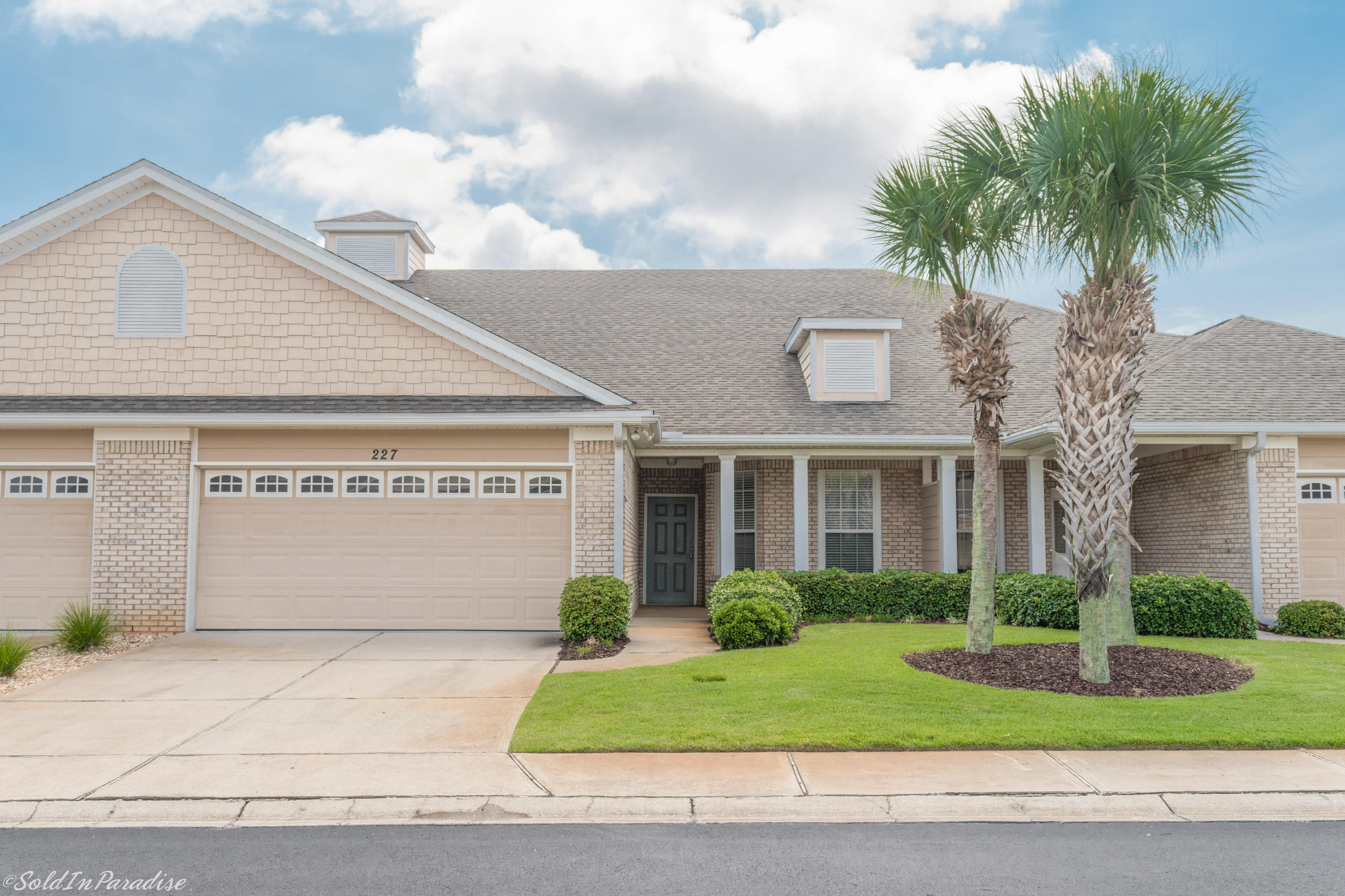 DIAMOND LAKES - Residential Lease