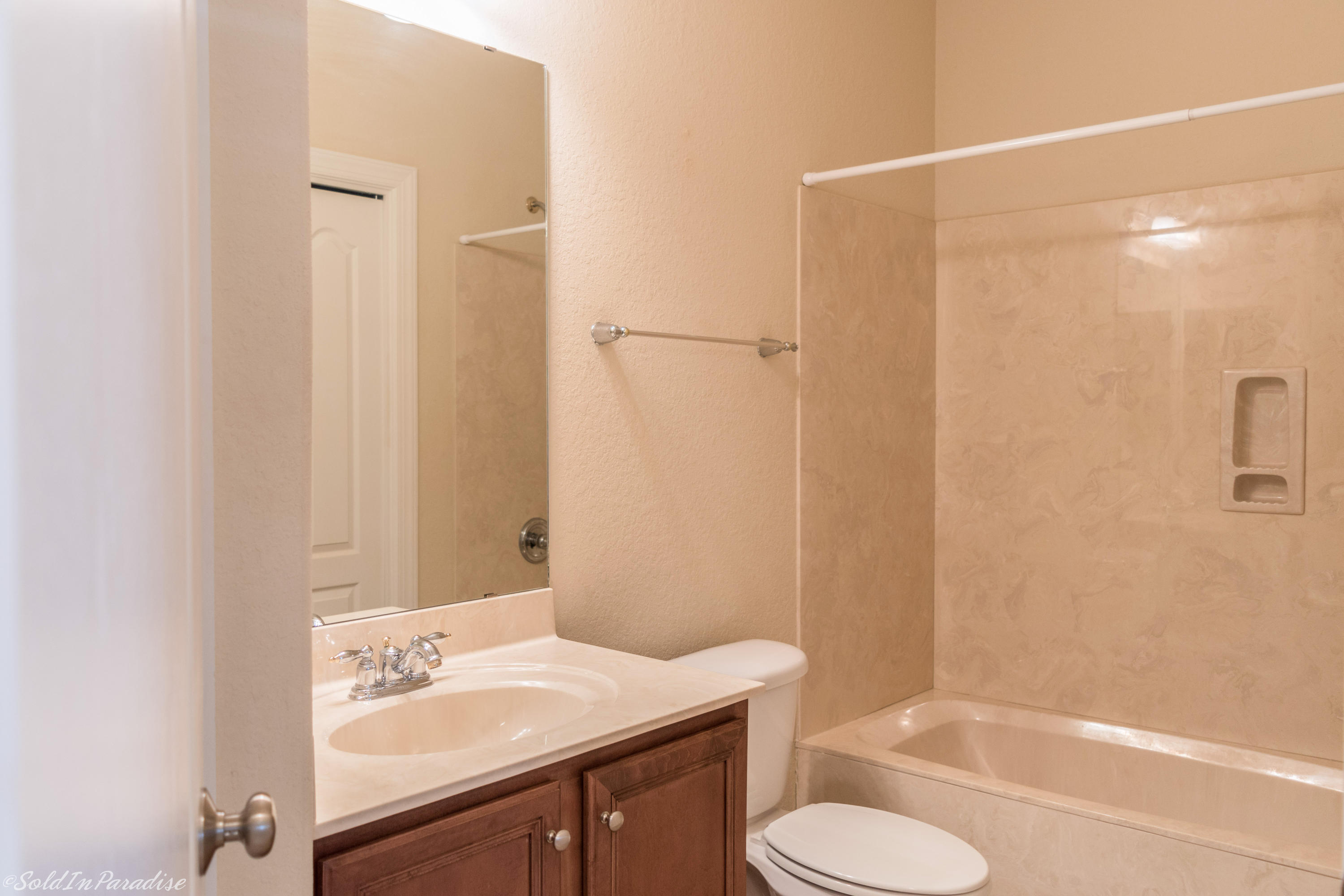 DIAMOND LAKES - Residential Lease