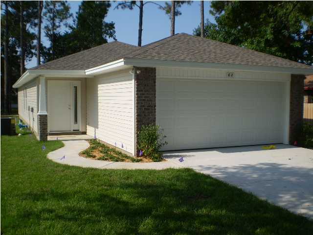 3 bedroom, 2 bath house located in Shalimar. This home has an open floor plan for living/dining/kitchen area; plenty of kitchen cabinets; wood and vinyl flooring in main living areas; carpet in bedrooms; very inviting master suite with double vanity; oversized 2 car garage. Sorry no pets allowed.