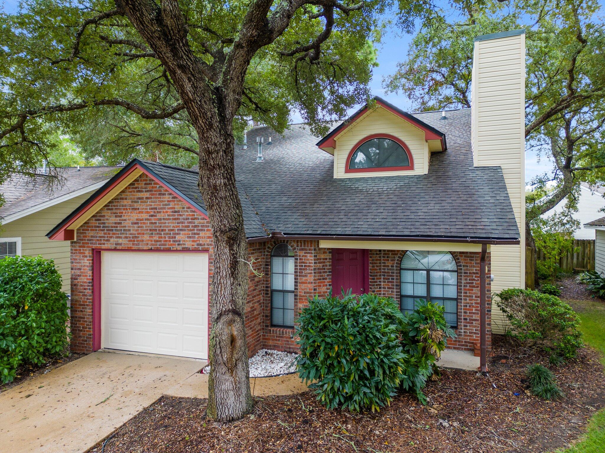 Welcome to this charming home in Parkwood Circle! This lovely house features 3 bedrooms and 2 bathrooms, perfect for those seeking a cozy and inviting space to call home. The open layout allows for plenty of natural light to fill the rooms, creating a warm and welcoming atmosphere. With a combination of LVP and carpet floors throughout, this home offers a comfortable and stylish living environment. Don't miss out on the opportunity to make this your new home! Contact us today for a showing!