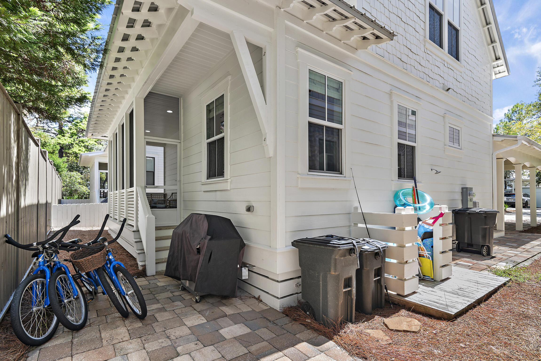 COTTAGES AT EASTERN LAKE - Residential