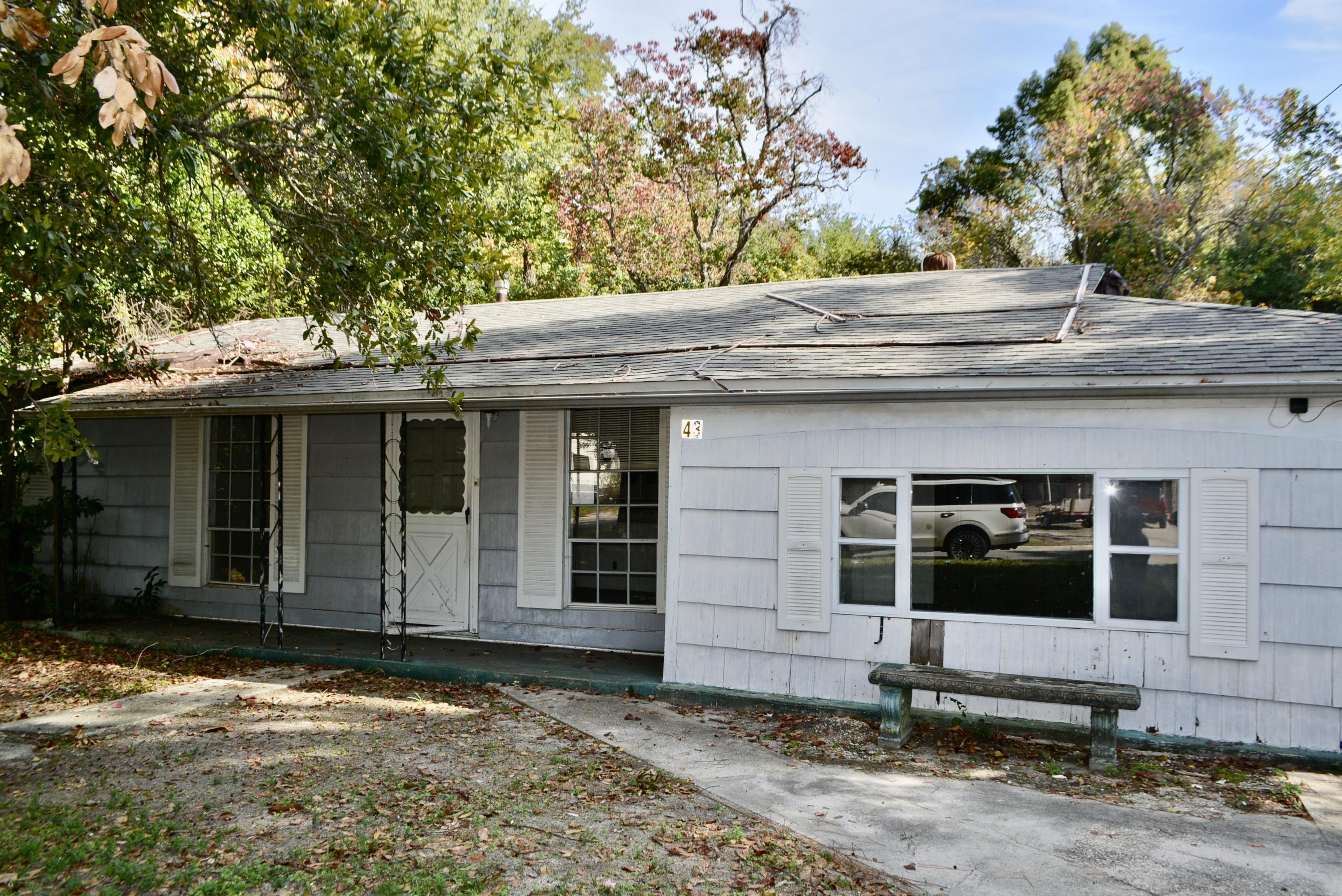 REO. Great location close to schools, shopping and restaurants. 3 bedrooms and 1 baath home with a large family room. Nice sized lot. Home has lots of space! Large Storage Shed located in backyard. Please call for more information.