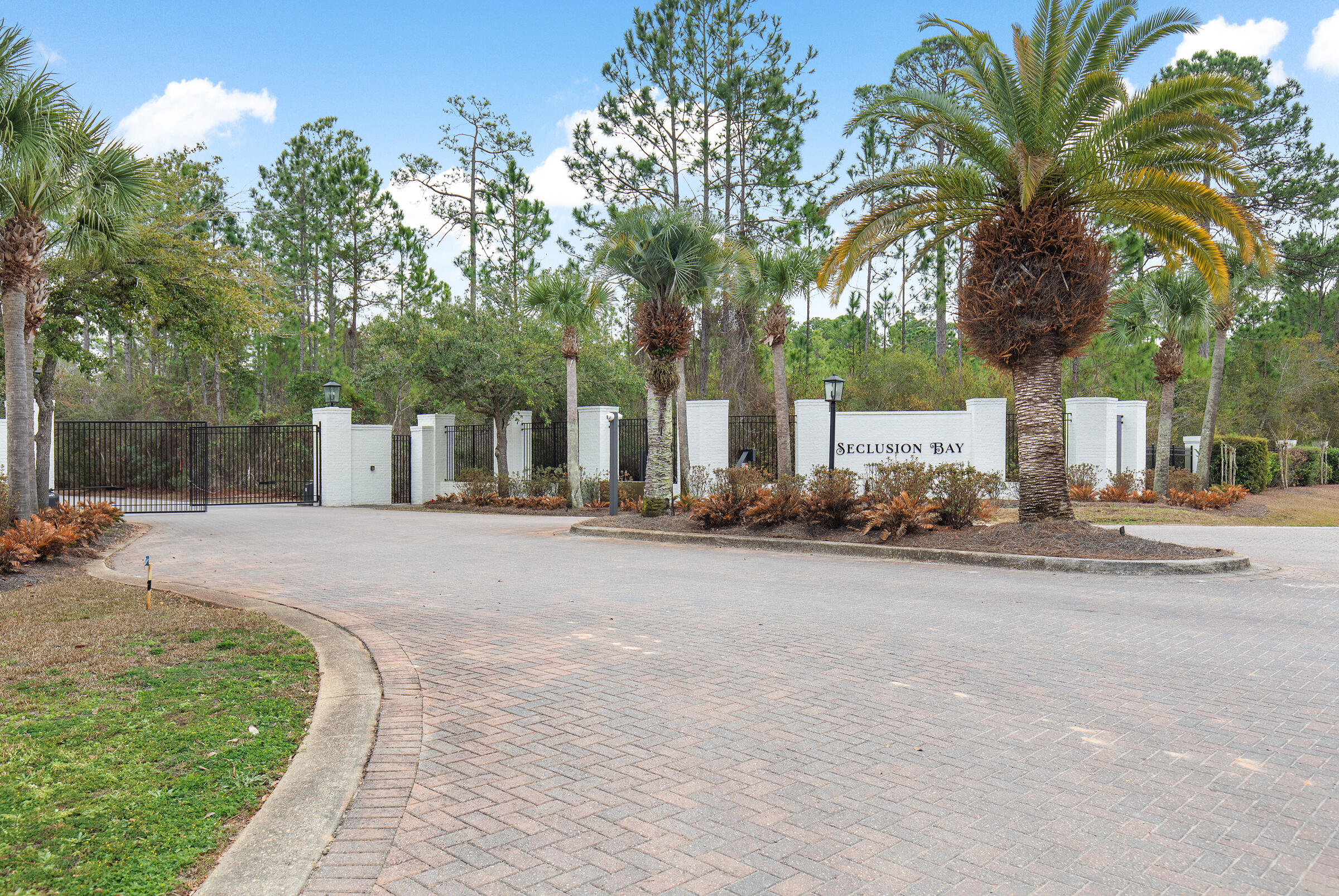 SECLUSION BAY - Residential