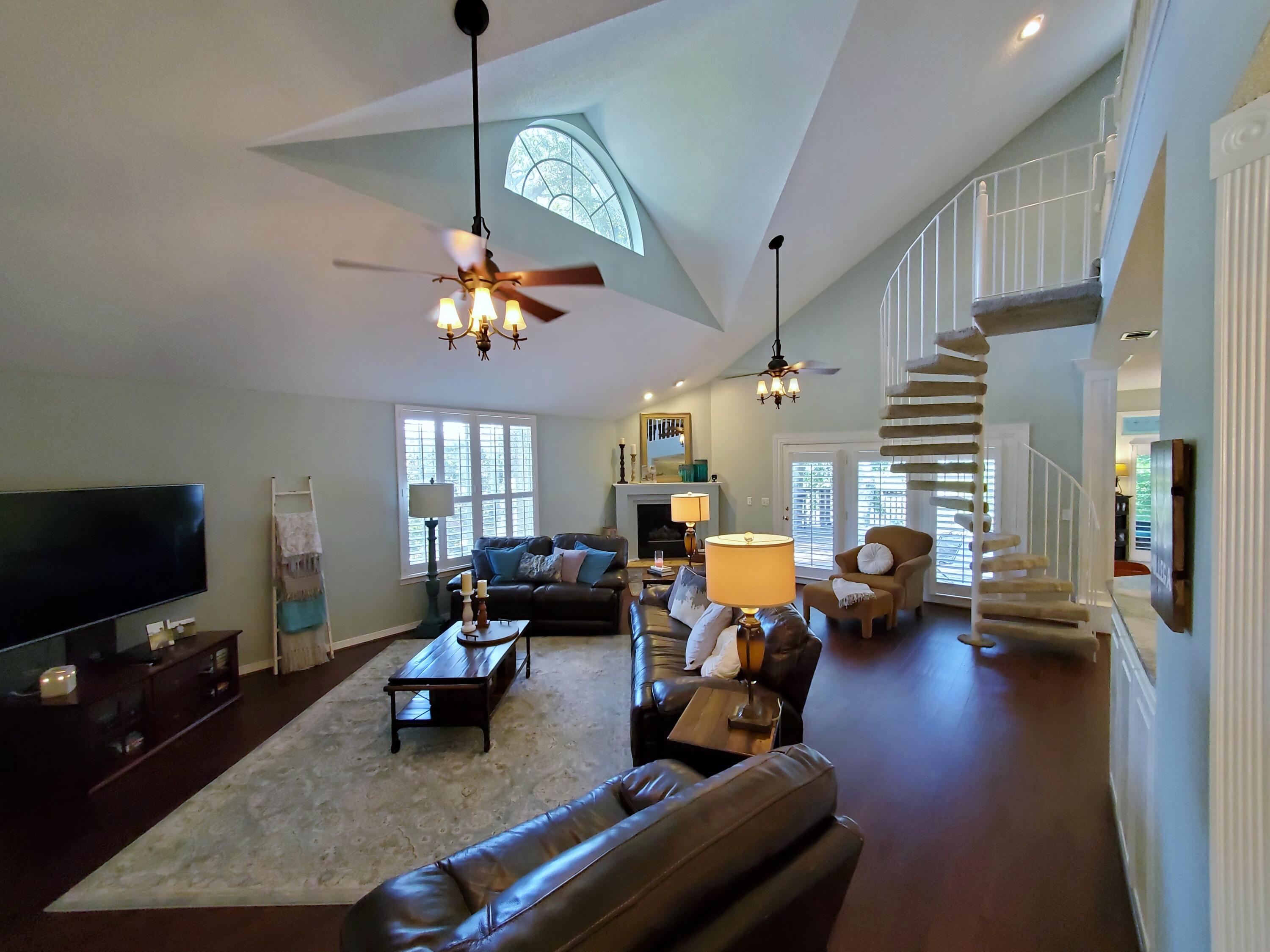 BOLTONS LANDING - Residential