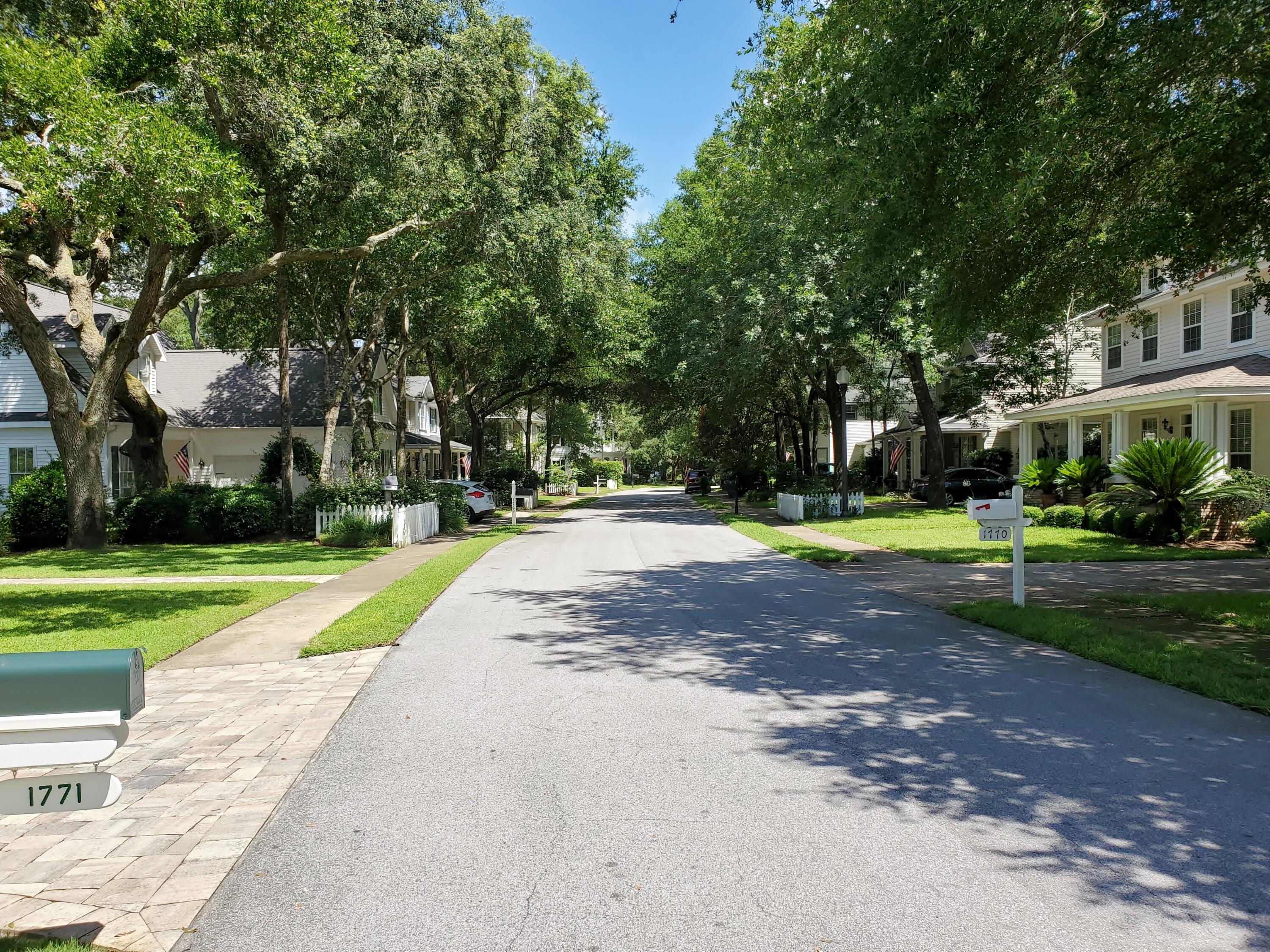 BOLTONS LANDING - Residential