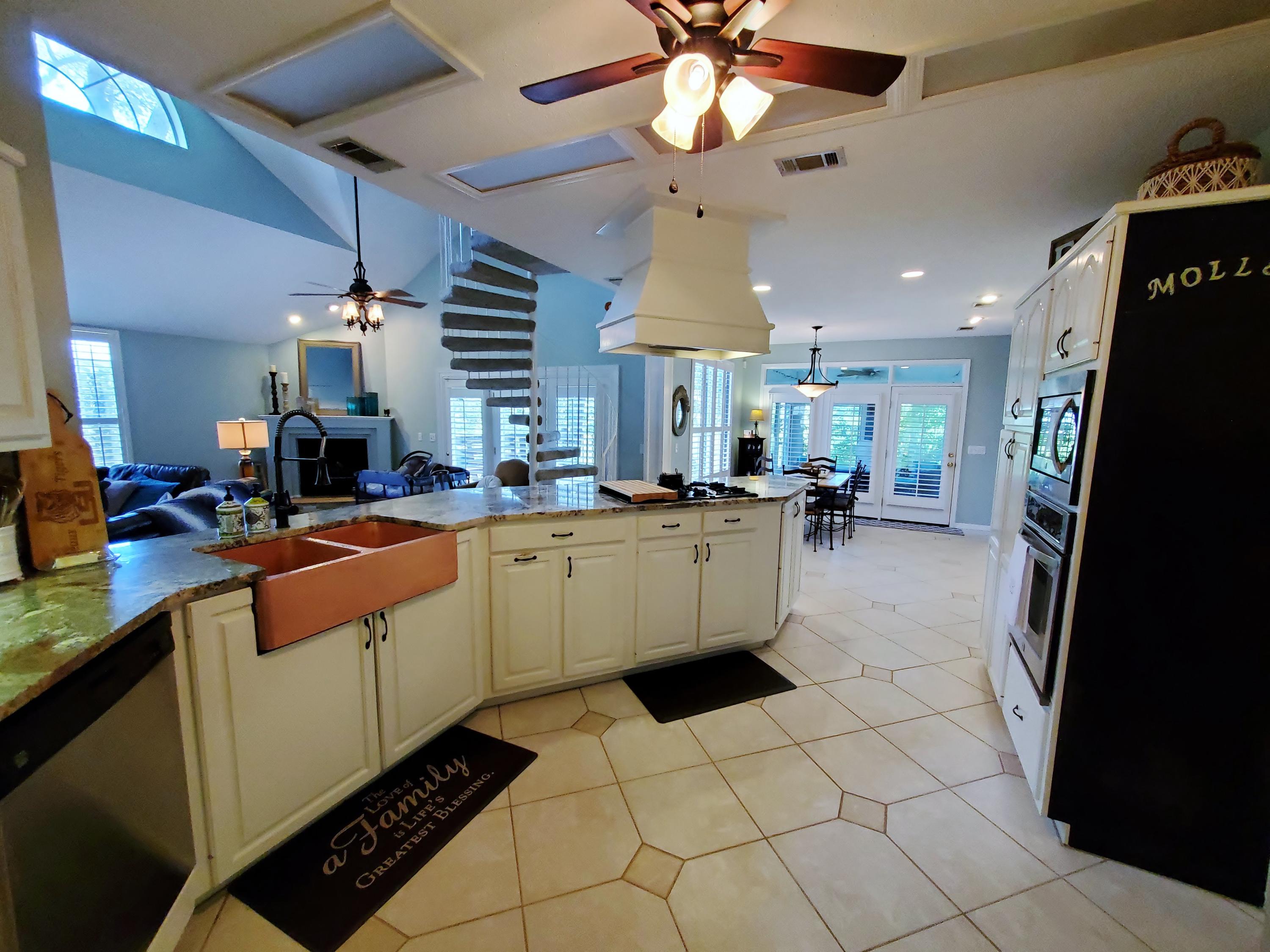 BOLTONS LANDING - Residential