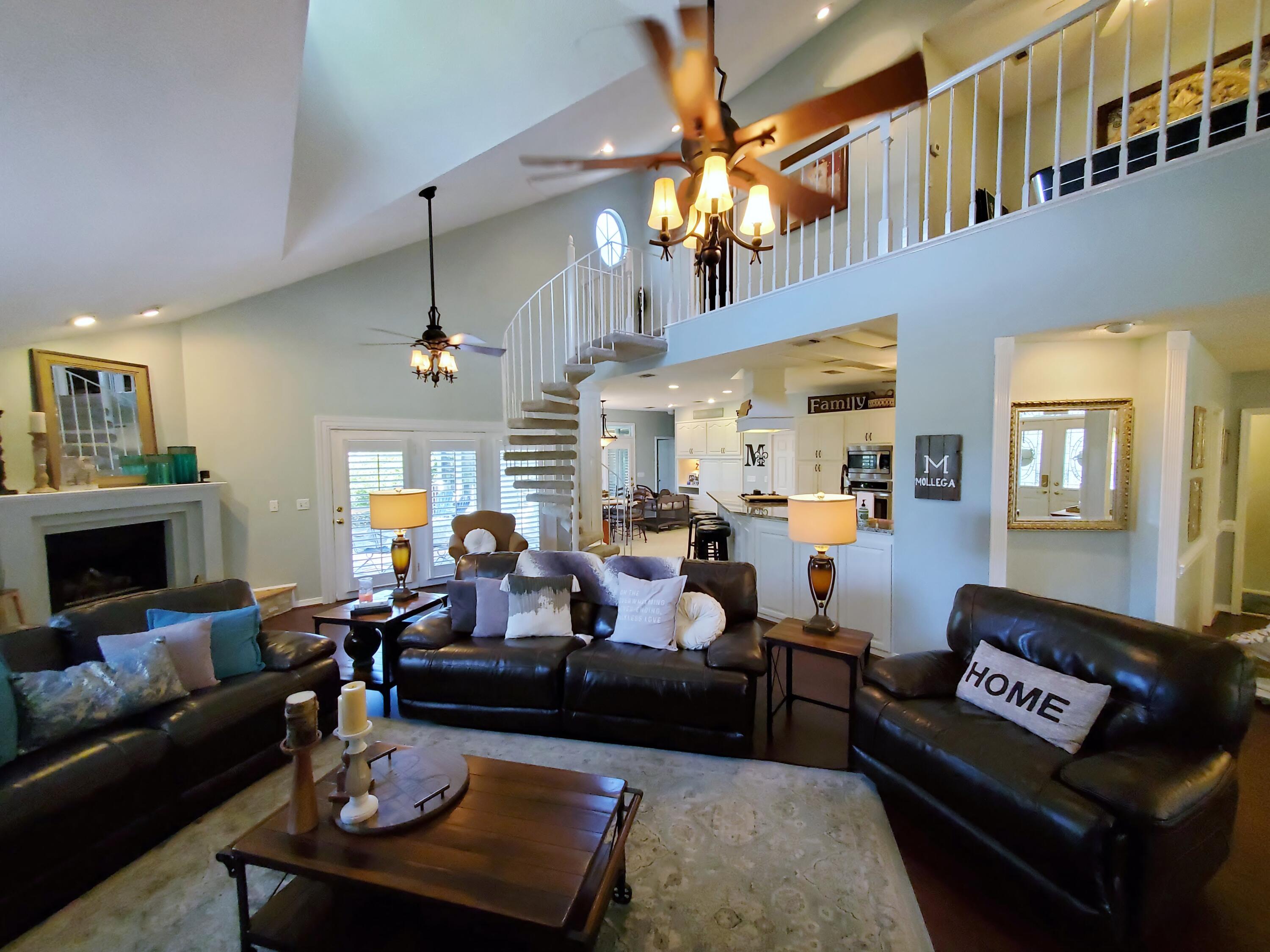 BOLTONS LANDING - Residential