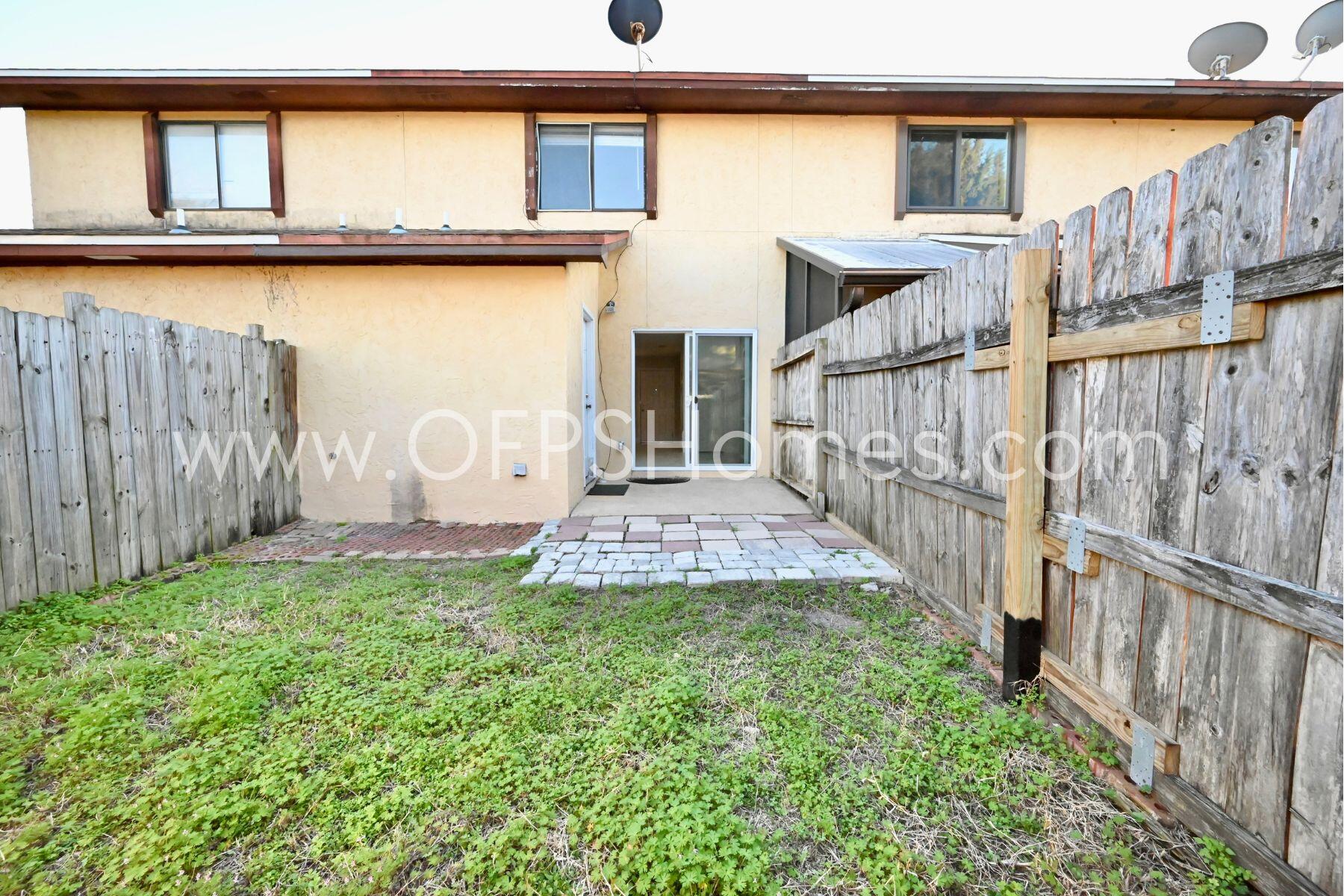 INDIAN HILLS - Residential Lease