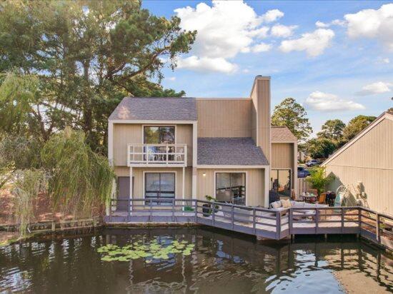 This beautiful lakefront 3 bedroom, 3 bath residence also includes a bonus 4th bedroom upstairs.  The kitchen offers granite counter tops plus a large dining area and storage closet/pantry. There are two bedrooms downstairs with a spacious living area. The upstairs master suite has double vanities, garden tub and a lake front balcony. Relax on the deck and enjoy the peaceful lake views! Fully furnished.  PETS ALLOWED. 

Property available from August 1 to May 31.
