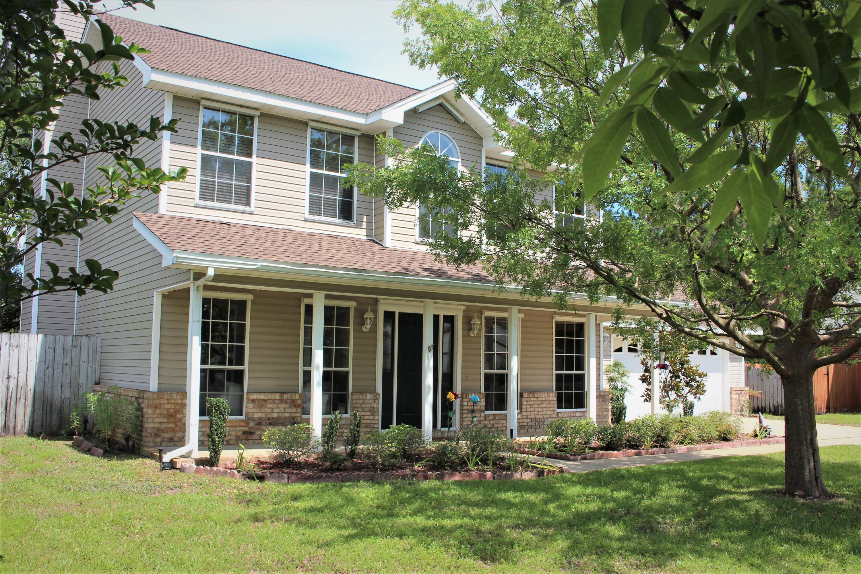 This updated lake front home sits in a quiet cul-de-sac location. The
first floor living areas include a formal dining room and study. the living room and kitchen have peaceful lakeside views and a wood burning fireplace. Located on the East side of Navarre this is the perfect home for commuting to Hurlburt Field and the Fort Walton Beach area. Washer/Dryer included in unit as well as regular lawn service.