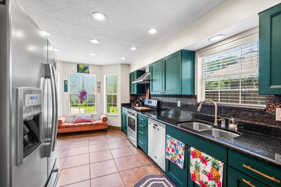 RIDGE WOOD MANOR - Residential Lease