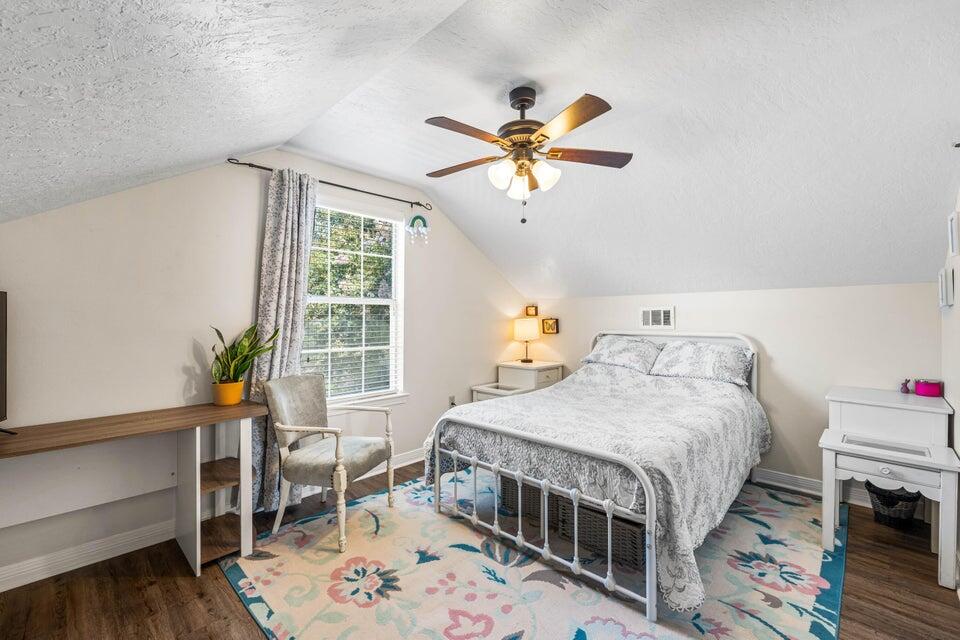 RIDGE WOOD MANOR - Residential Lease
