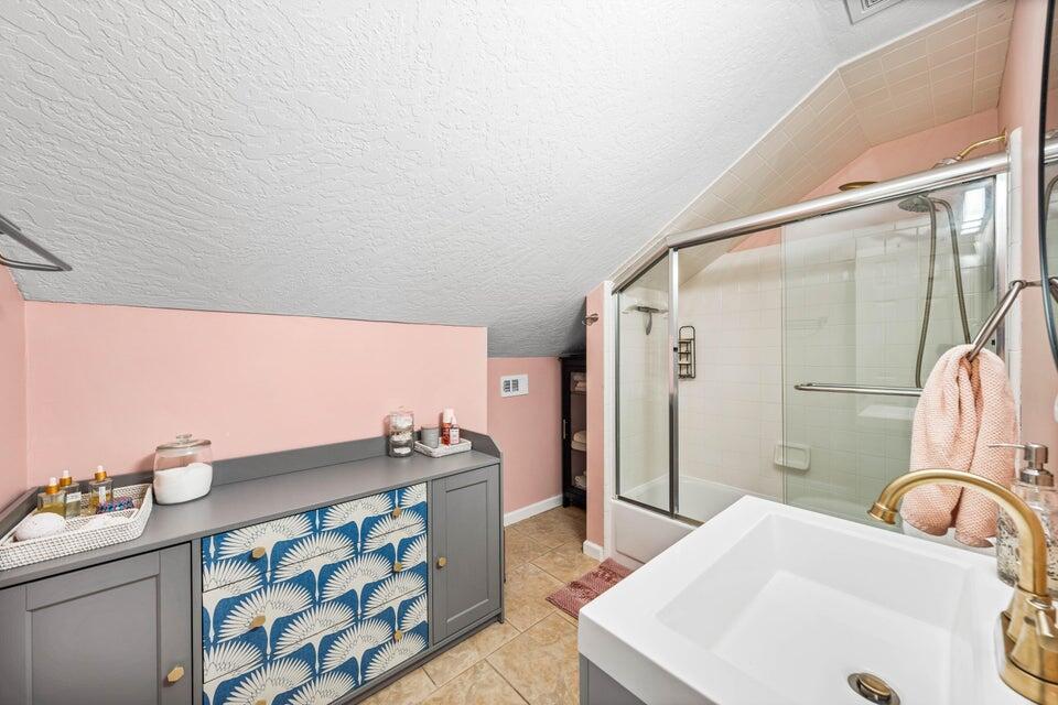 RIDGE WOOD MANOR - Residential Lease