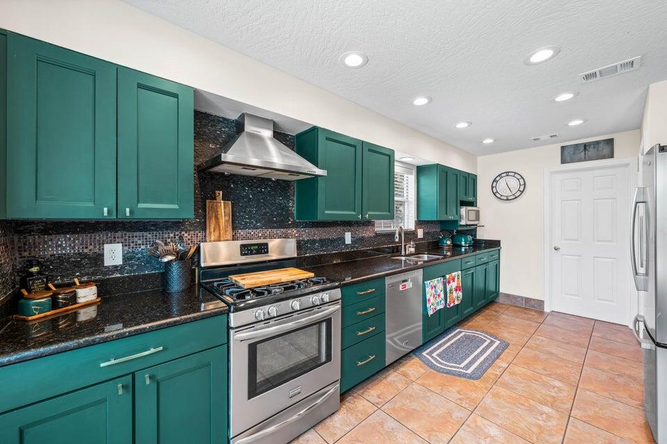 RIDGE WOOD MANOR - Residential Lease