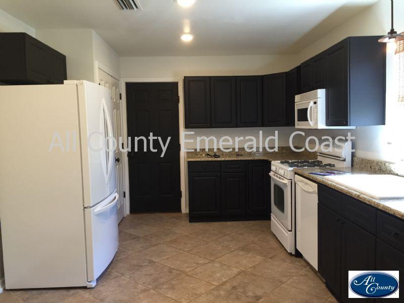 BAYSIDE - Residential Lease