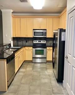 SOUTH HAVEN TOWNHOMES - Residential Lease