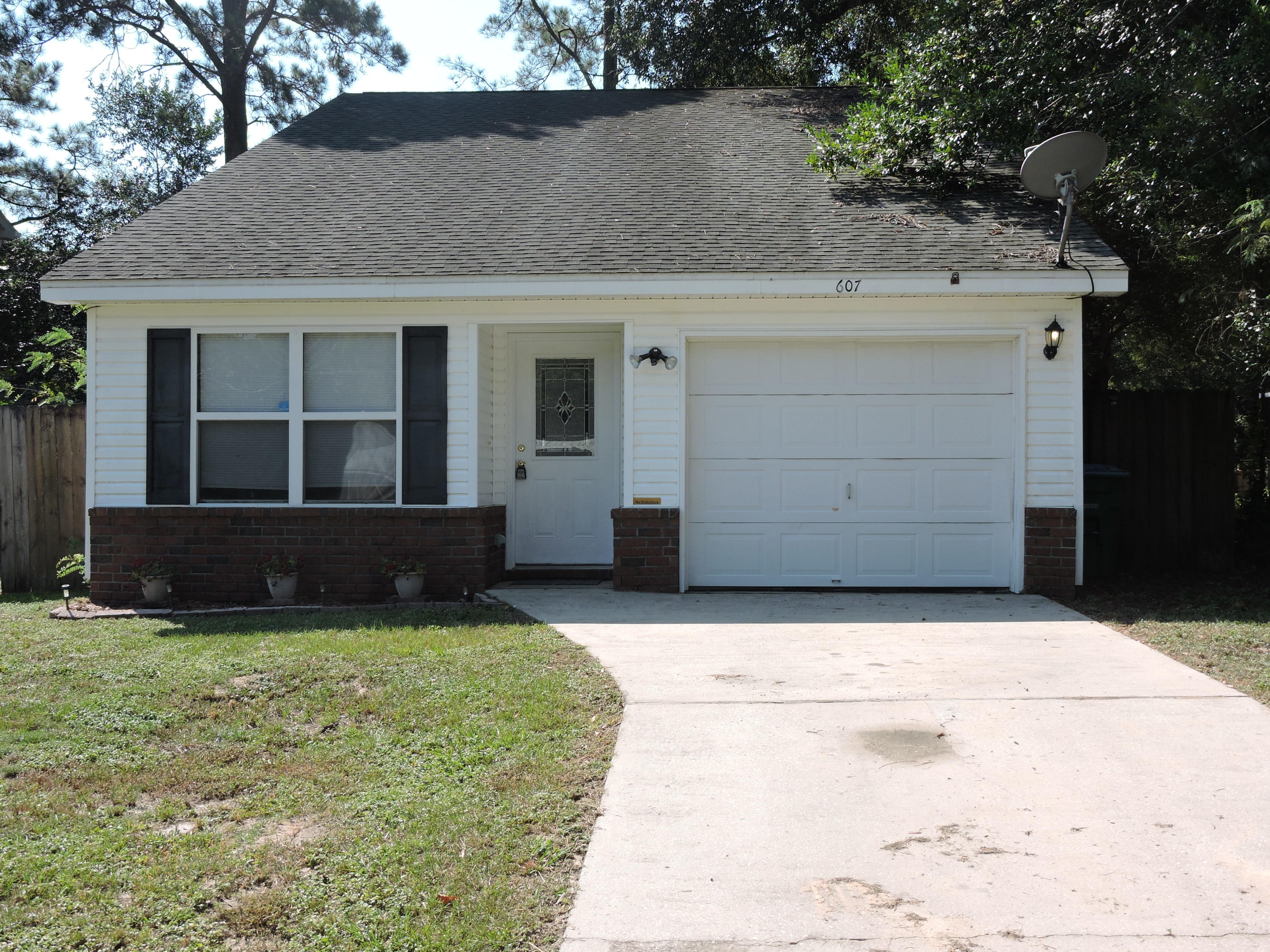 Available Now! Freshly painted 3 bedroom/2.5 bath/1 car garage home conveniently located near downtown Crestview and Twin Hills Park. The home features an open concept living/dining/kitchen floorplan. The master is located on the first floor with both additional bedrooms located upstairs with a jack and jill bath in between. The backyard is fenced for privacy. Call to schedule a showing today!
