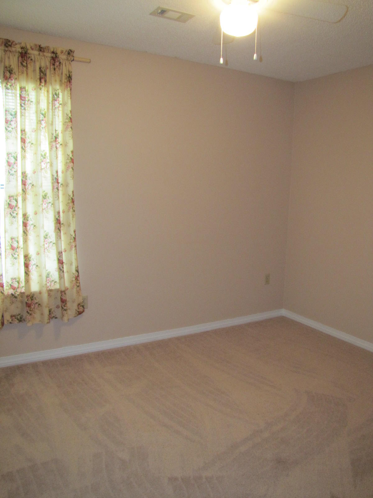 COUNTRYVIEW ESTATES - Residential Lease