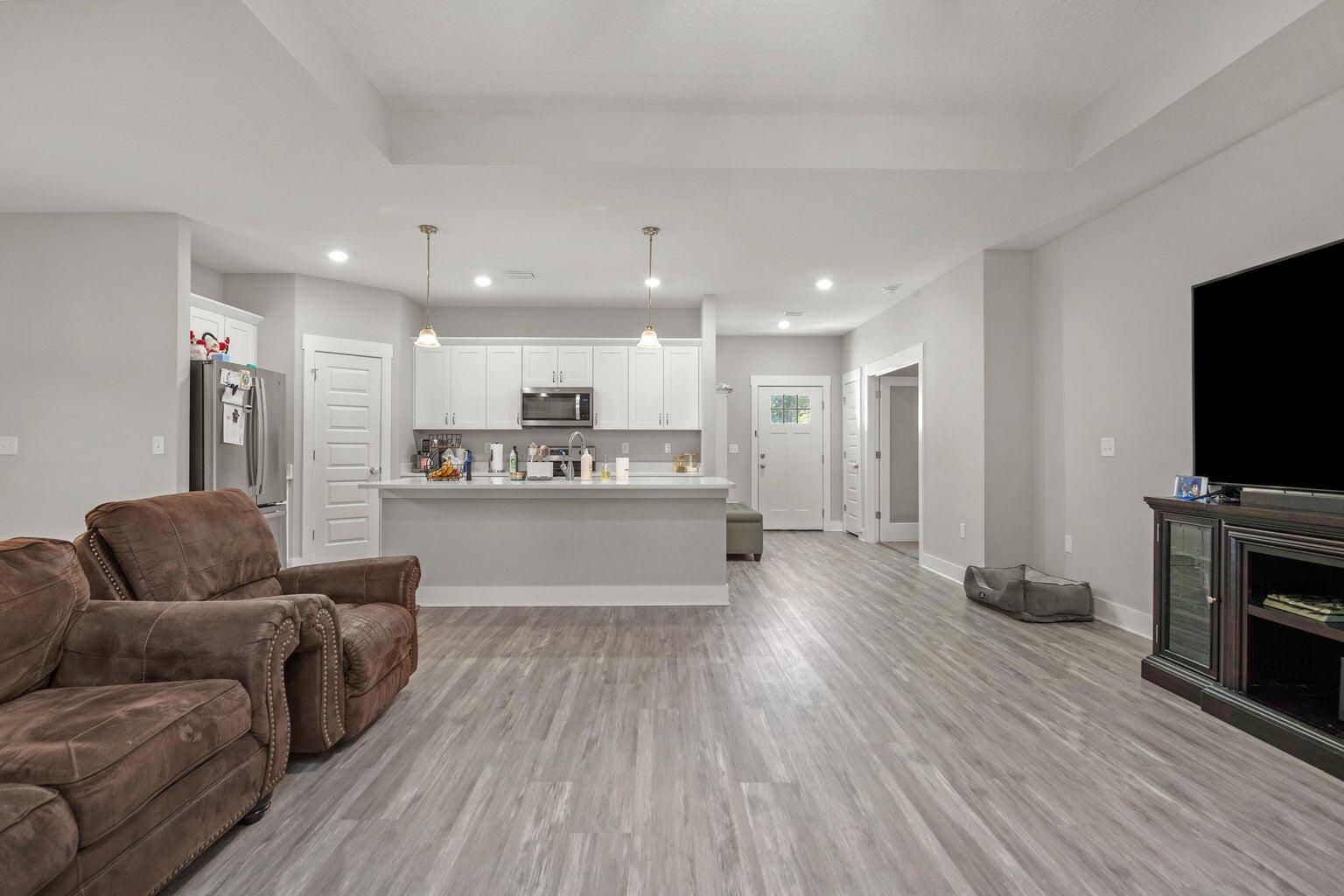 PINNACLE POINT - Residential Lease