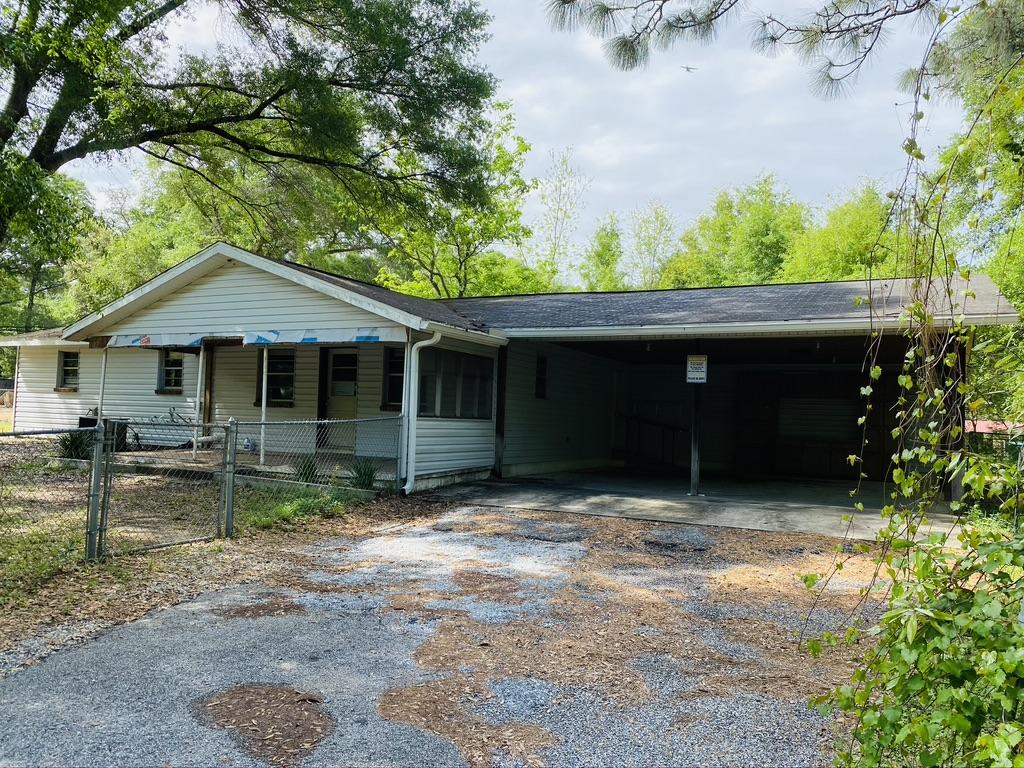 Stay in the heart of town with close access to schools, shopping, and any other needs you may have, while also being on your own large parcel with room for your family to grow! Fixer upper with a new roof! 

Please see documents for the survey. Encroachment shed has been removed.