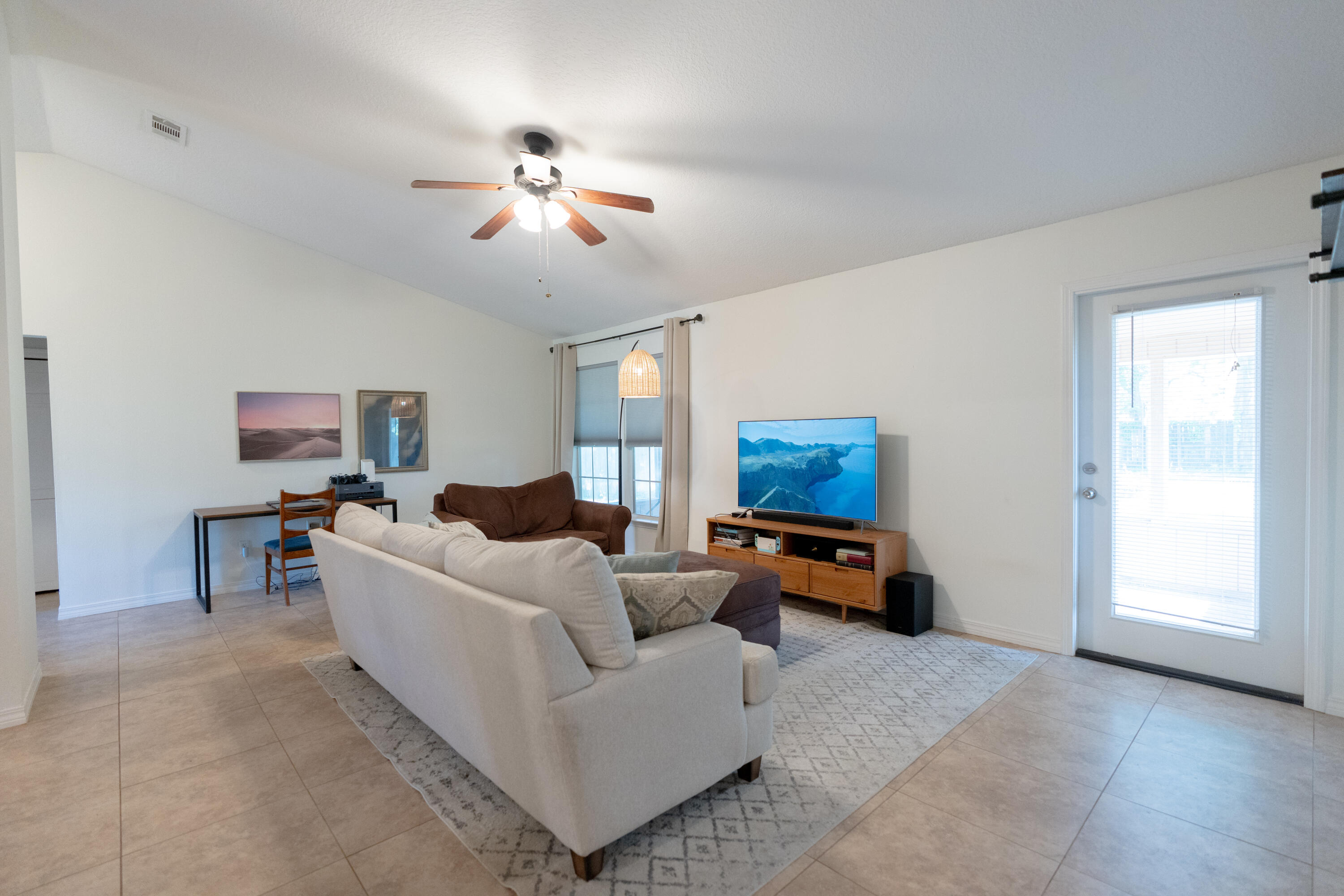 WYNNEHAVEN BCH PATIO HOMES 2ND ADD LOT 10 BLK E - Residential Lease