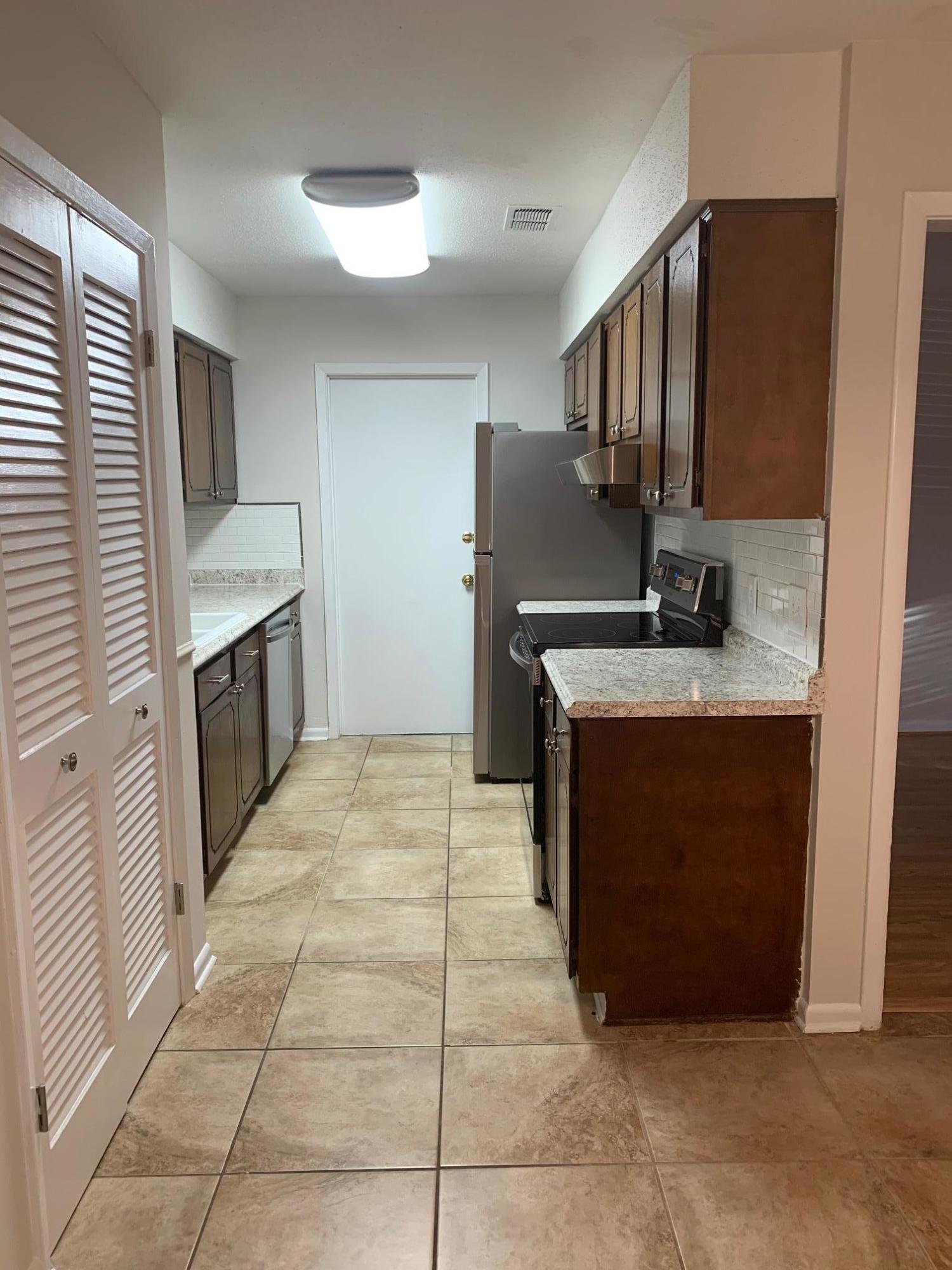 PORT DIXIE - Residential Lease
