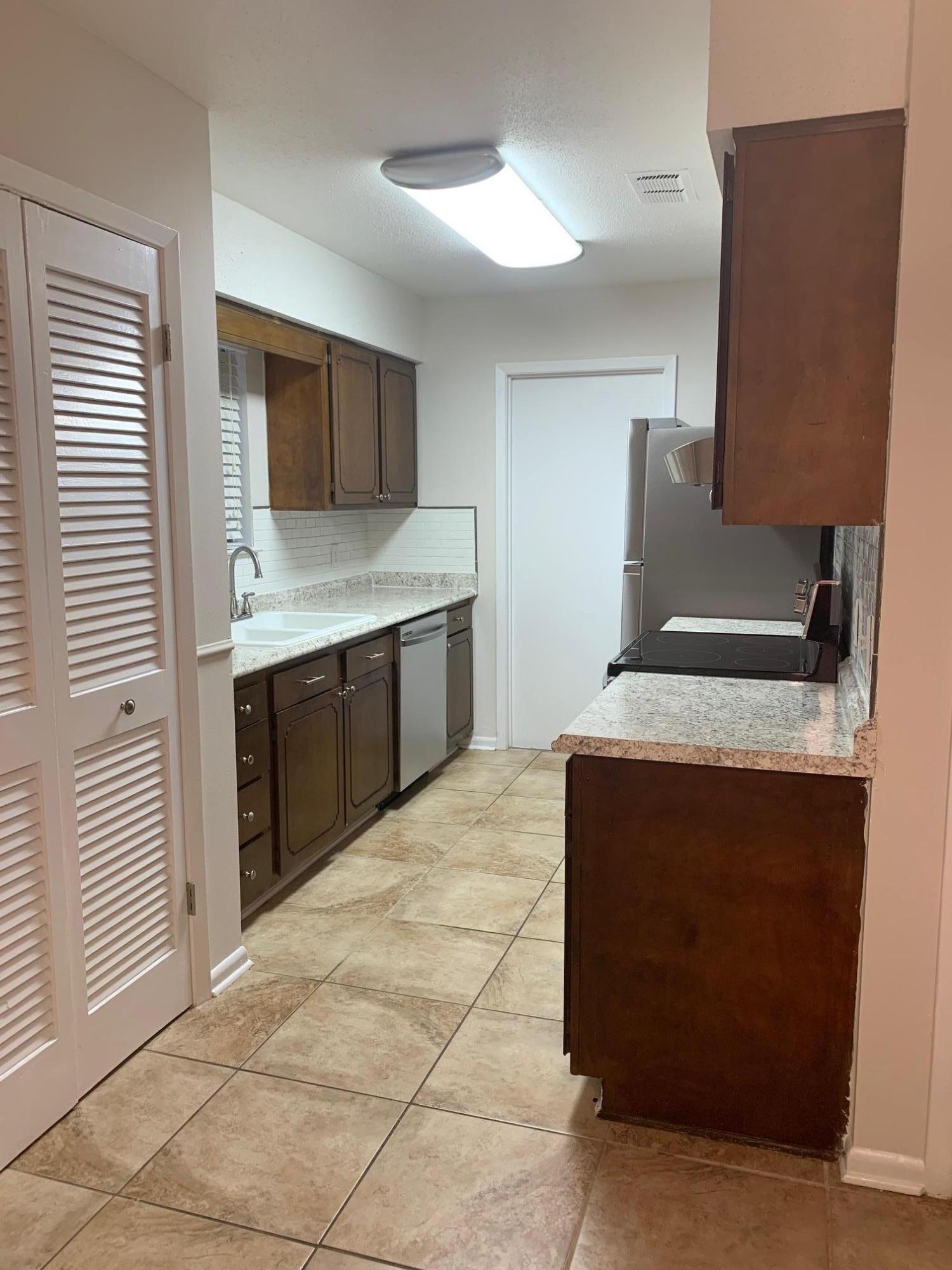PORT DIXIE - Residential Lease