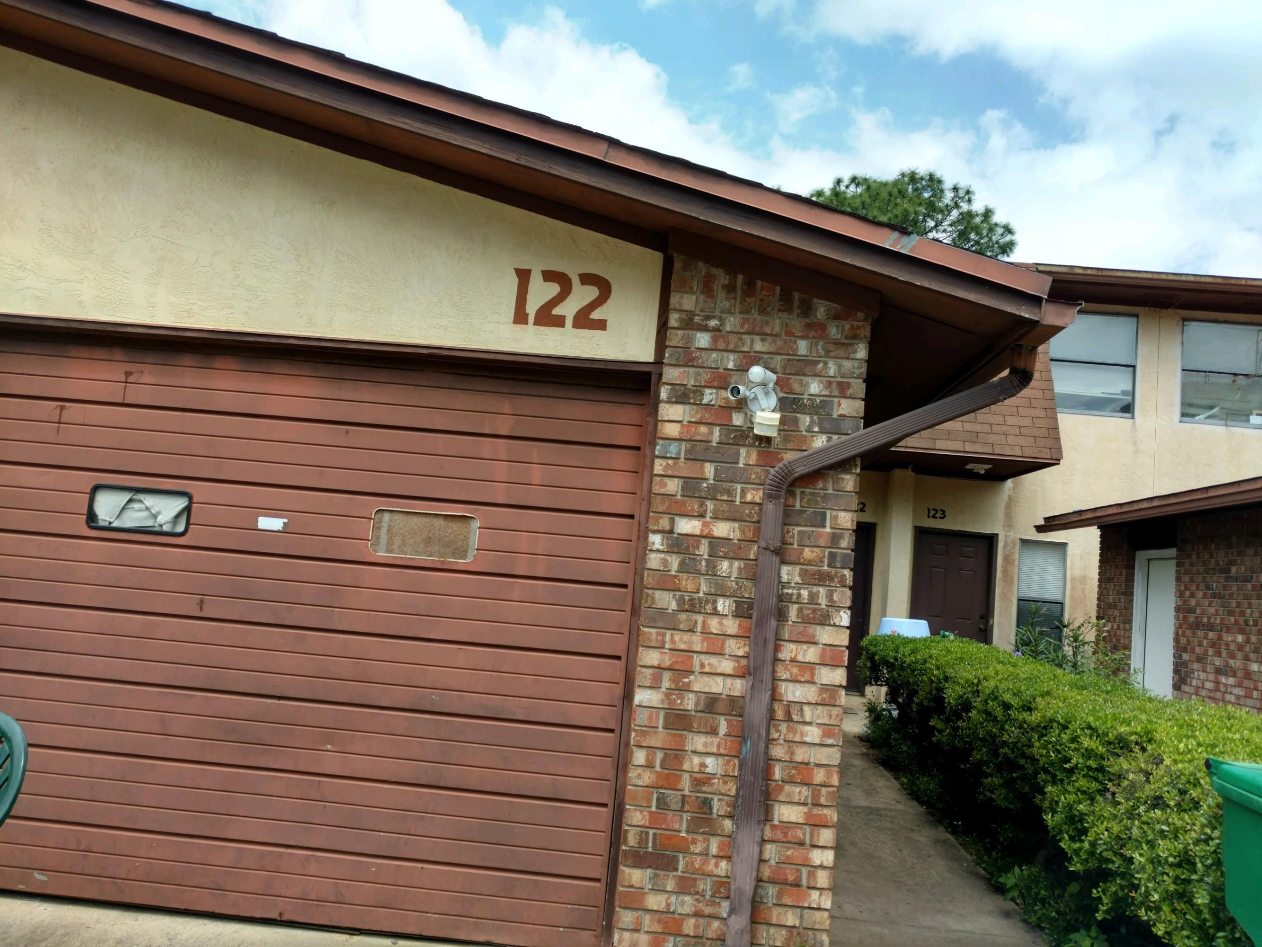 SPACIOUS FLOOR PLAN WITH 3 BEDROOMS AND TWO BATHS UPSTAIRS AND A HALF BATH DOWNSTAIRS. LARGE LIVING ROOM DOWNSTAIRS WITH A COVERED PORCH OVER LOOKING THE YARD. SELLER HAS NEVER OCCUPIED THE PROPERTY. HAS HAD THE SAME TENANT FOR THE LAST 10 YEARS.