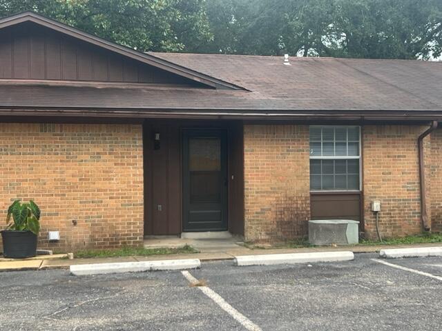 GREAT UNIT LOCATED JUST NORTH OF RACETRACK RD. HANDY TO EGLIN AFB. 2 BEDROOMS 1 BATHROOM APARTMENT.  Sorry no pets allowed.  All Coastal Realty Services residents are enrolled in the Resident Benefits Package (RBP) which includes renters insurance, HVAC air filter delivery (for applicable properties) and our best-in-class resident rewards program, and much more! More details upon application.