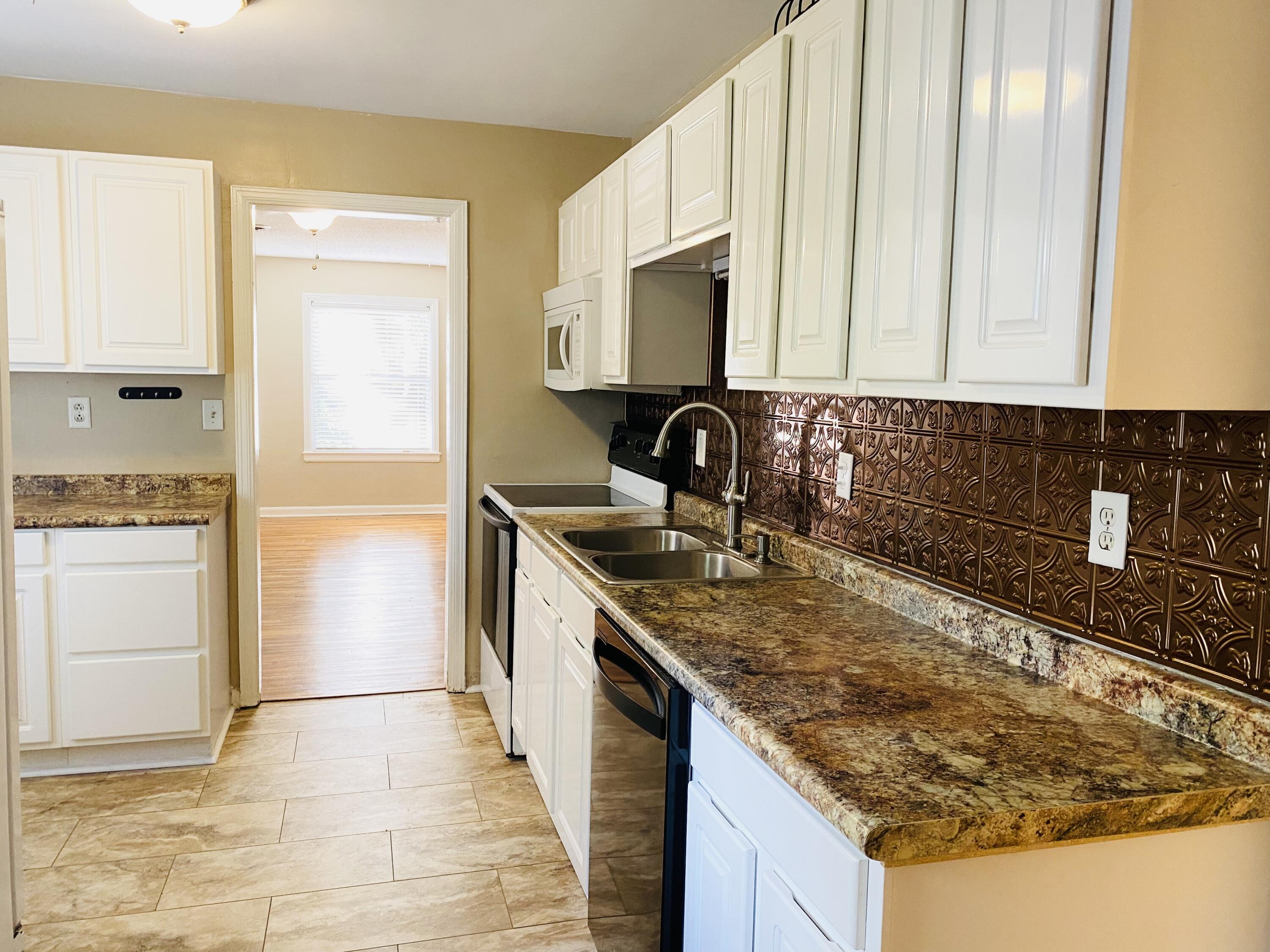PARK PLACE 2ND ADDN - Residential Lease