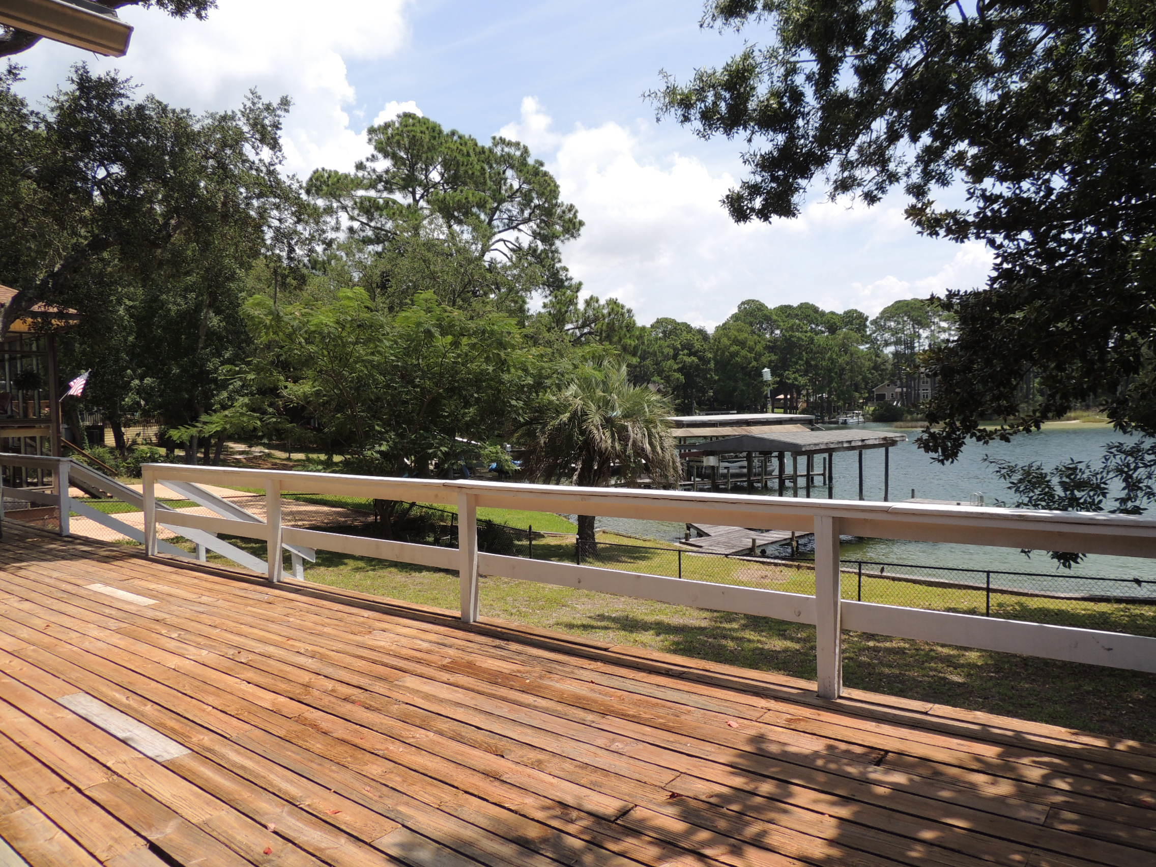 WOODLAND SHORES - Residential