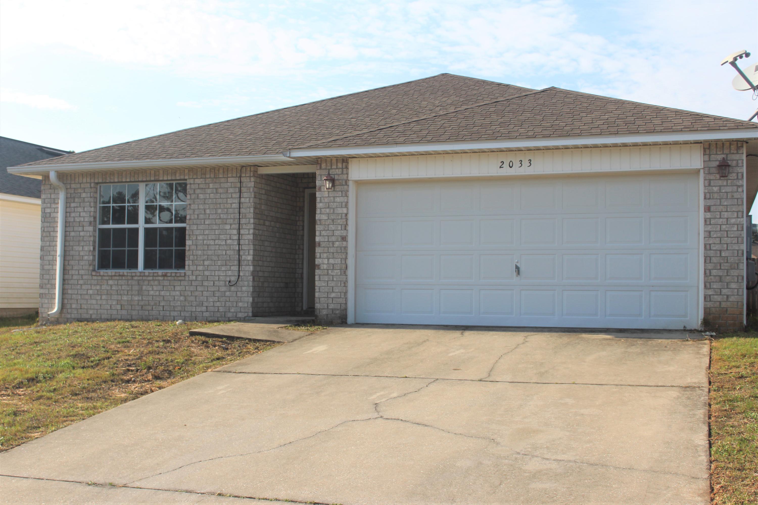 Beautiful Open Floor plan with high ceilings with 3 bedrooms, 2 baths, and a big backyard with a privacy fence. Brand NEW paint and recently new carpet! Big Master suite with a large walk-in closet with double vanity. Kitchen has an large island with a breakfast bar overlooking the huge family room!! This is a great home located in the Navarre subdivision of Promise Creek which is conveniently located close to the beach, shopping areas, and right down the street from the Holley Navarre Schools, and so much more. It's a must see before it's gone!
