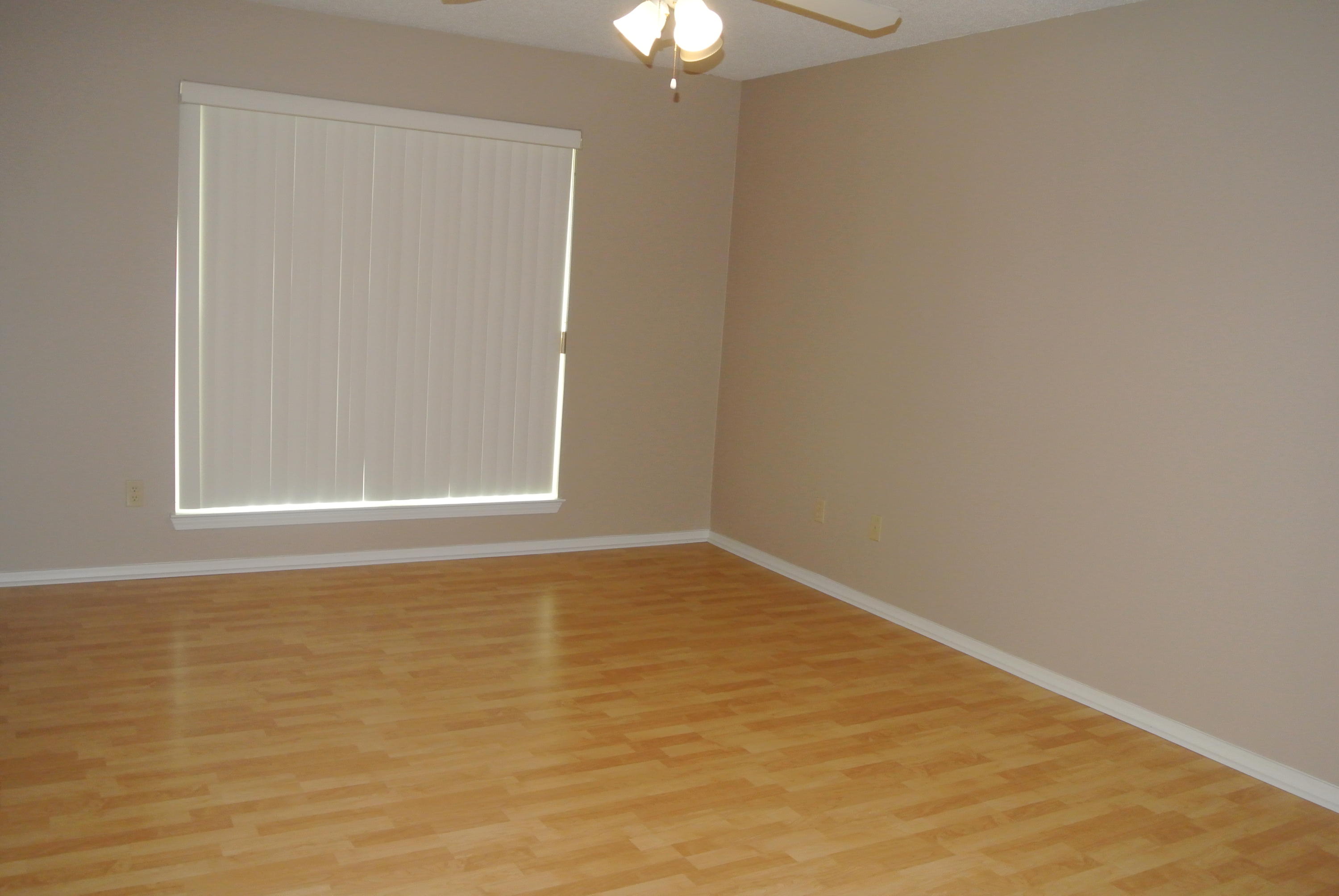 PARKWOOD SQUARE PH 1 - Residential Lease
