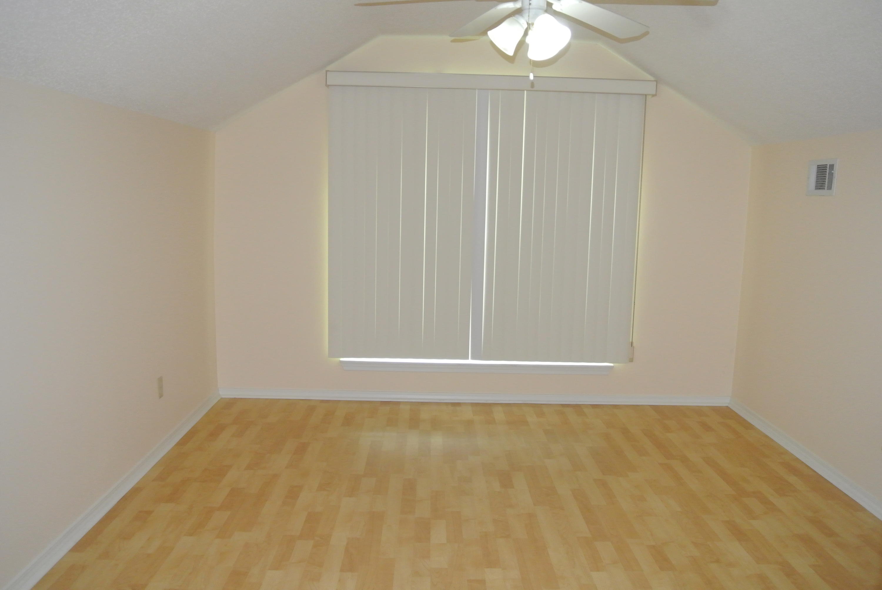 PARKWOOD SQUARE PH 1 - Residential Lease