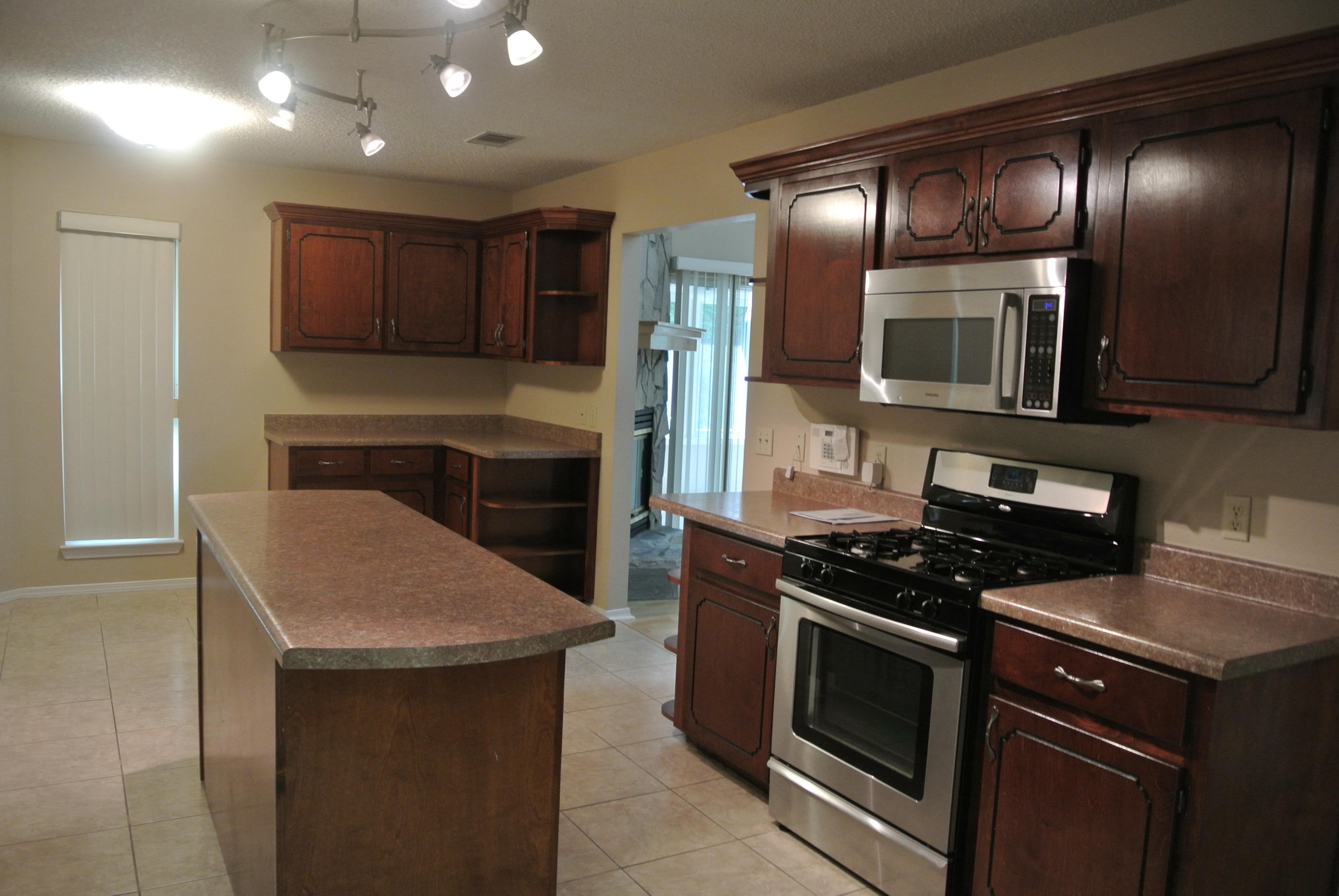 PARKWOOD SQUARE PH 1 - Residential Lease
