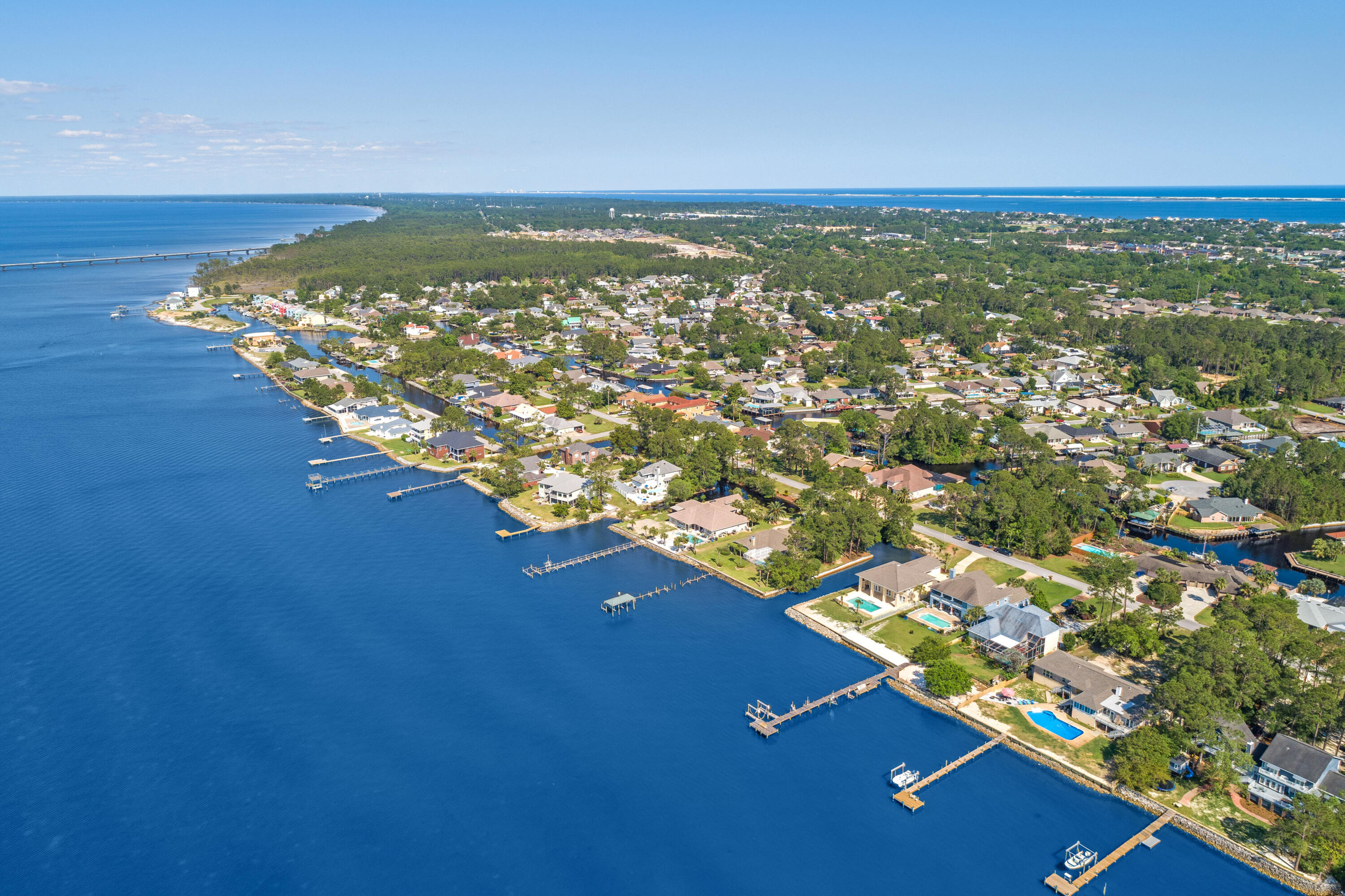 WHISPER BAY - Residential