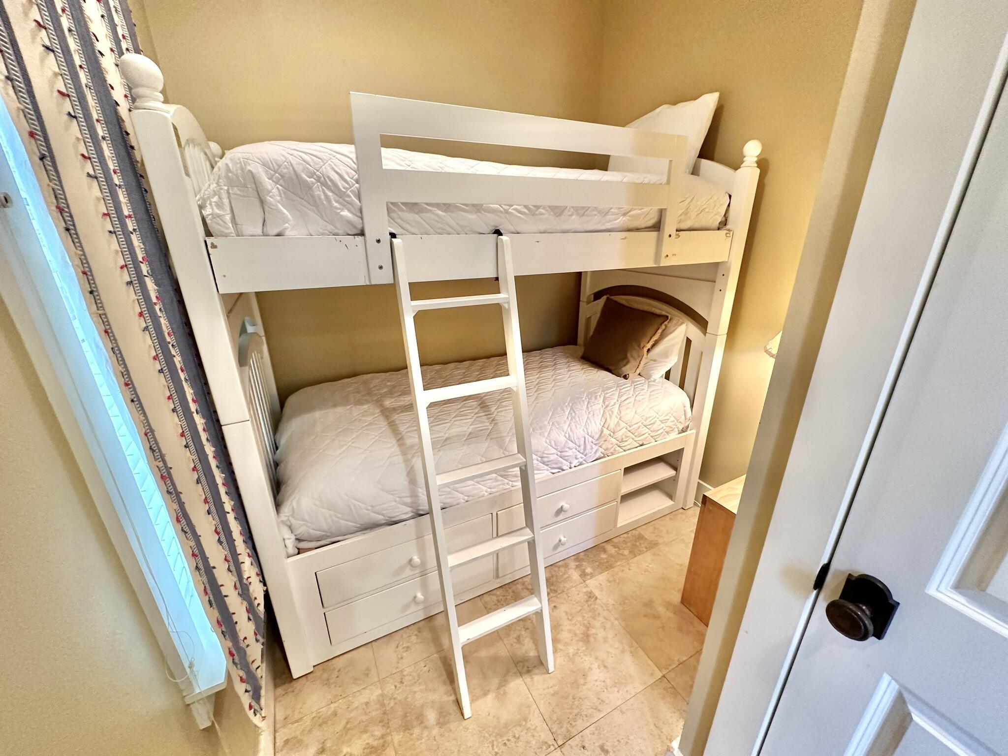 BUNGALOS AT SANDESTIN - Residential