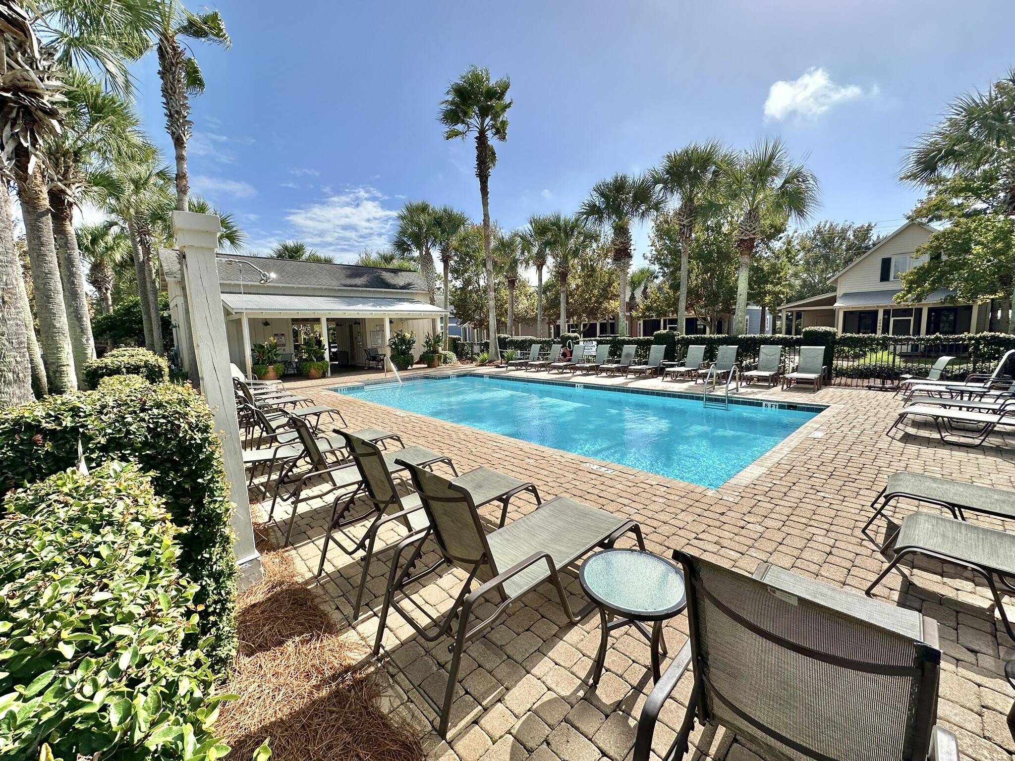 BUNGALOS AT SANDESTIN - Residential