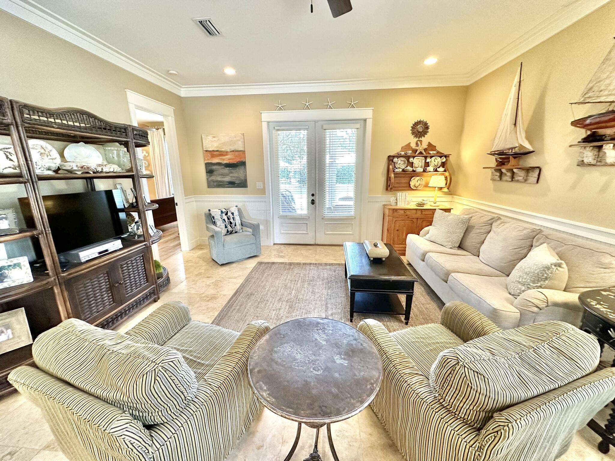 BUNGALOS AT SANDESTIN - Residential