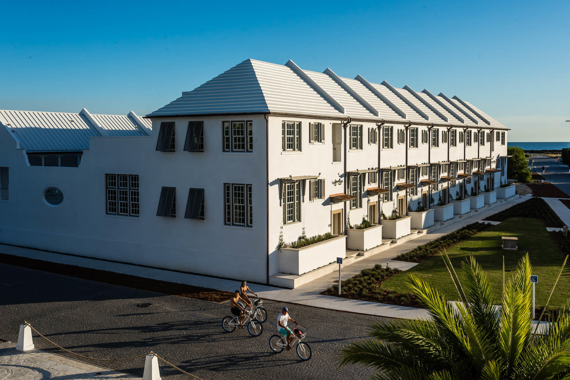 Caliza Courts rowhomes are designed by the renowned Khoury-Vogt Architecture team. Caliza Courts are perfectly located just across from the Caliza Pool & Restaurant.
Entered for comp purposes.